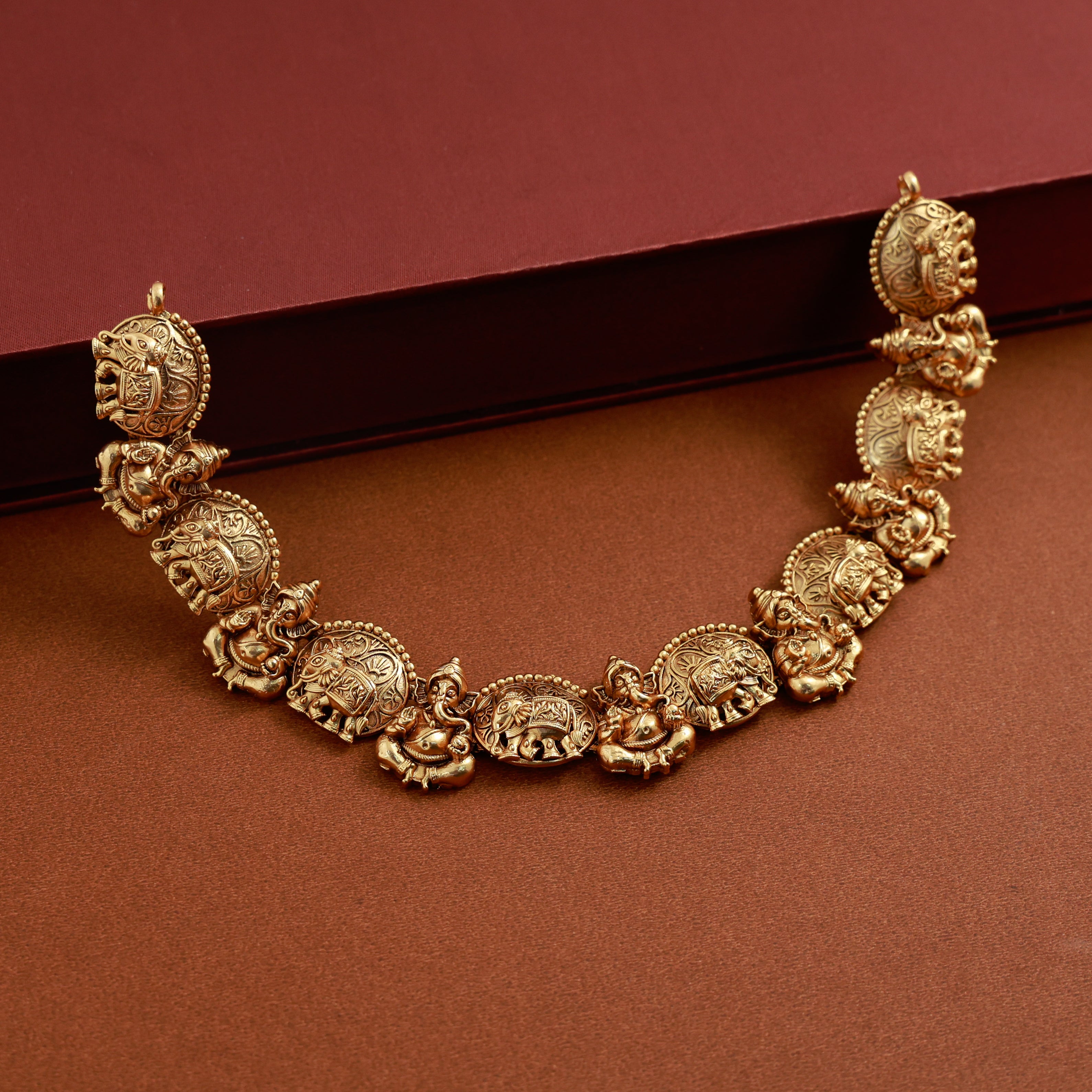 Ganapathi Short Neckpiece with Earring and Chutti