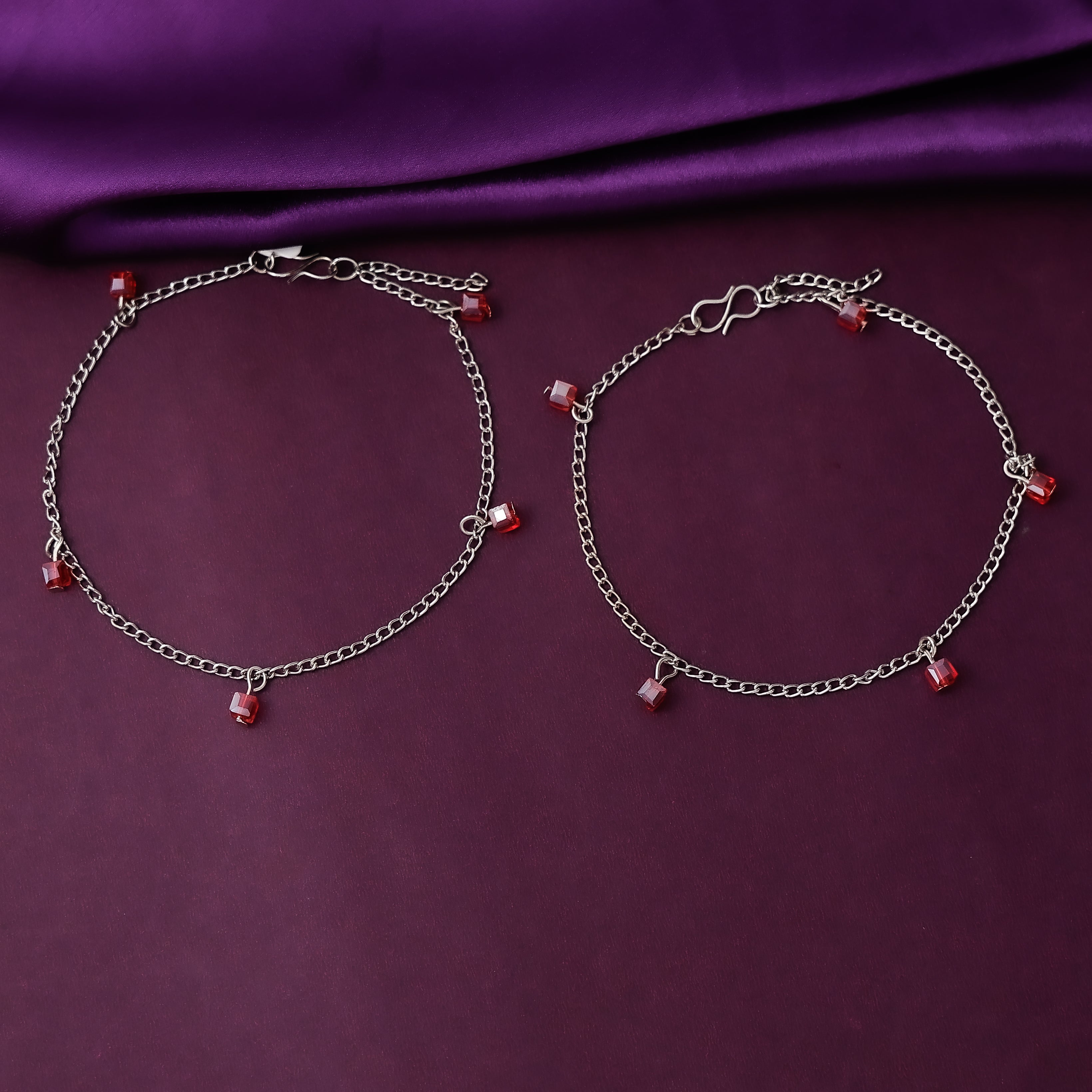 Elegant women’s anklet with silver chain and stones
