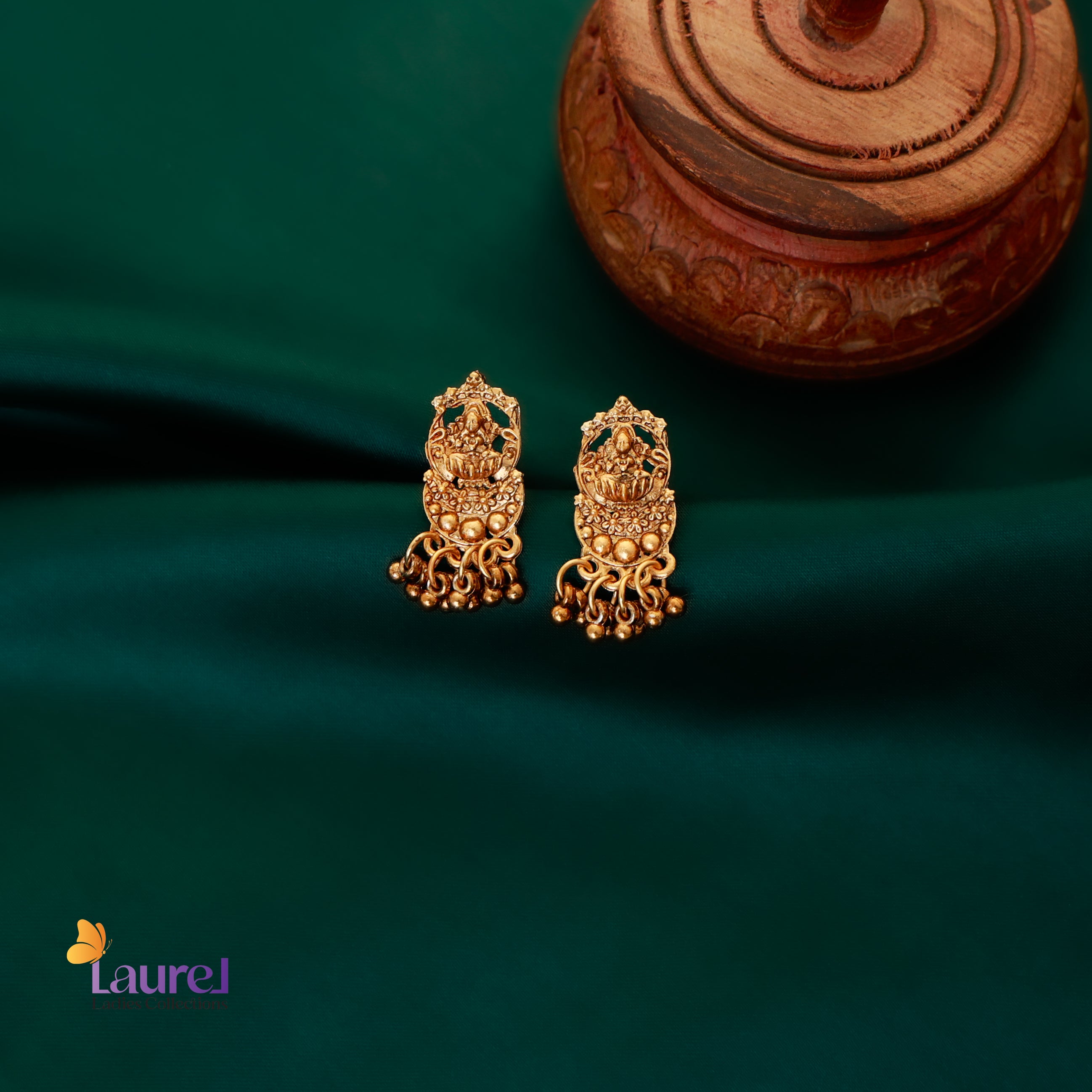 7 Golden Pearl Devi Choker with Earring