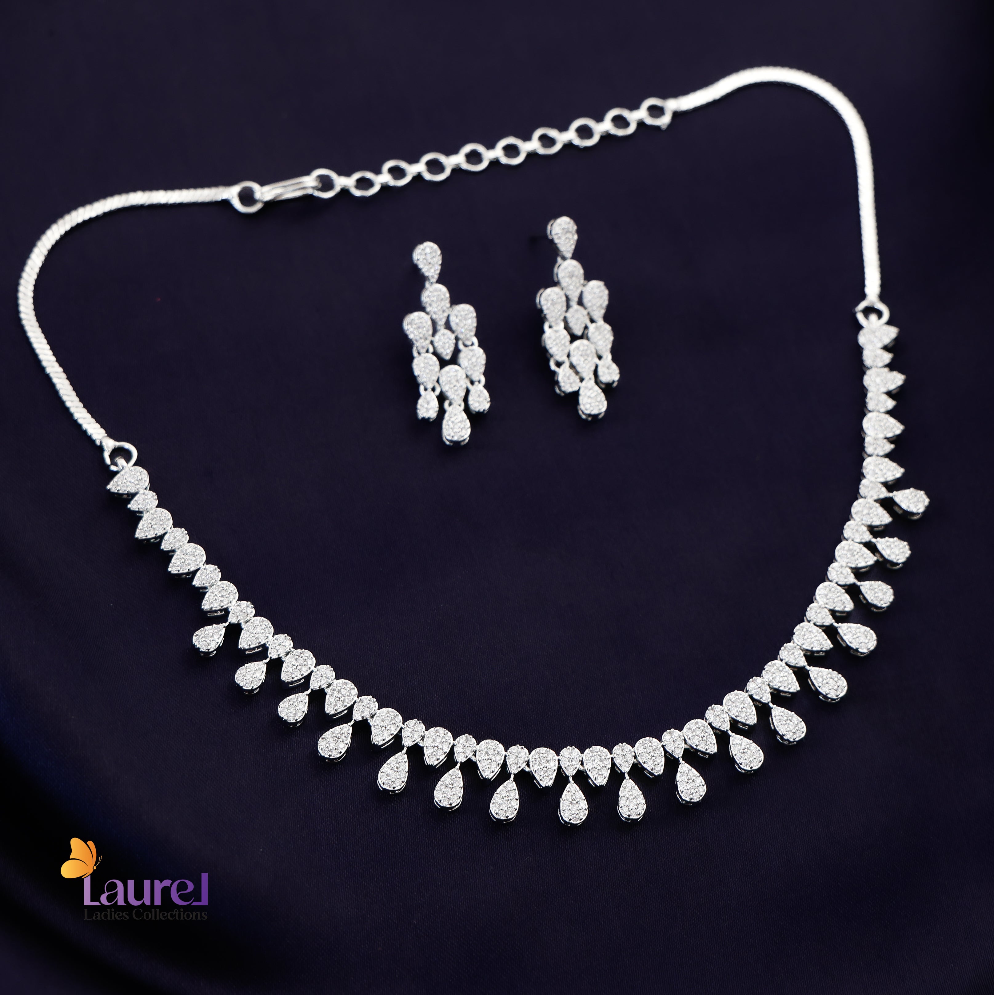 AD White Short Neckpiece with Earring