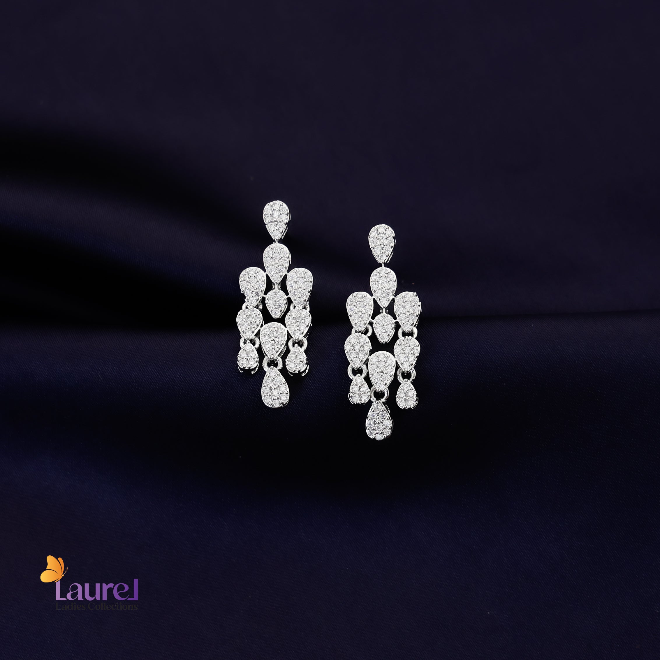 AD White Short Neckpiece with Earring