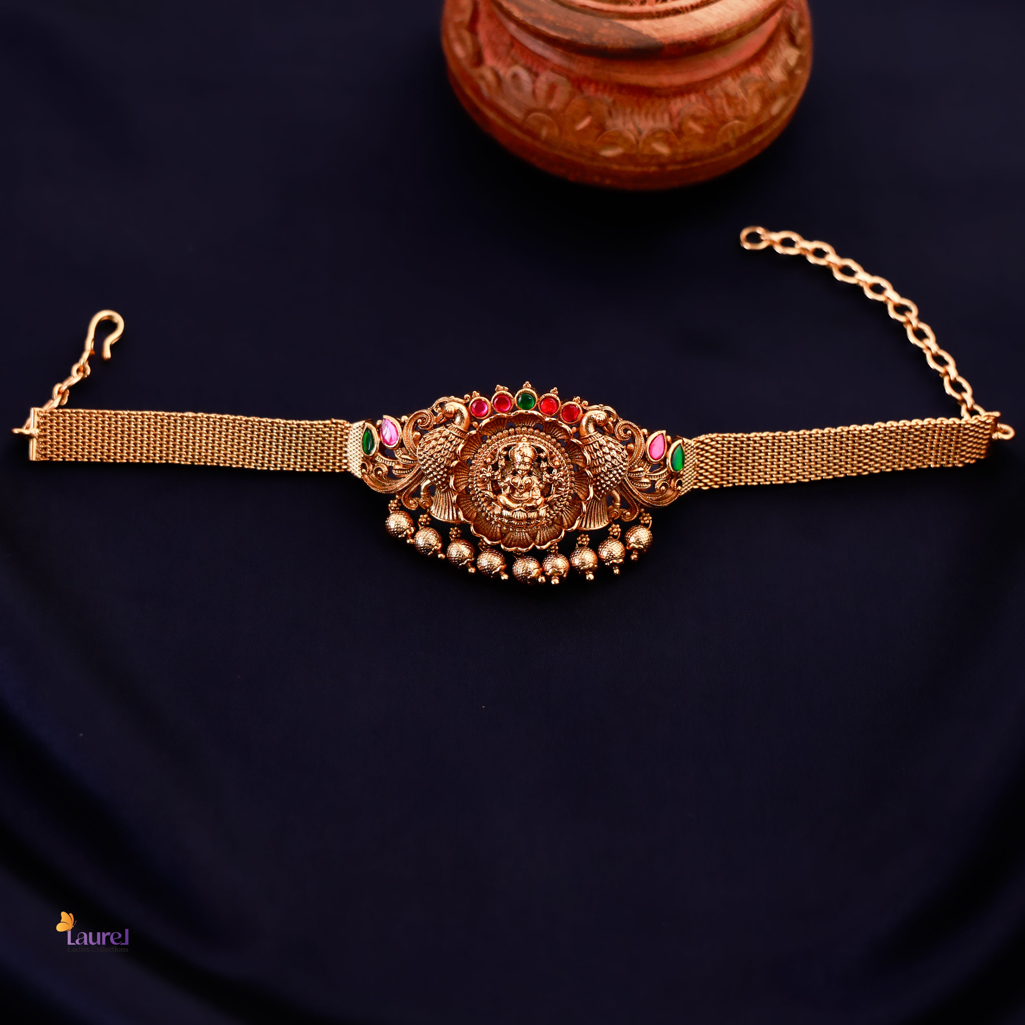 Golden Pearl Devi Kemp Stone Armlet