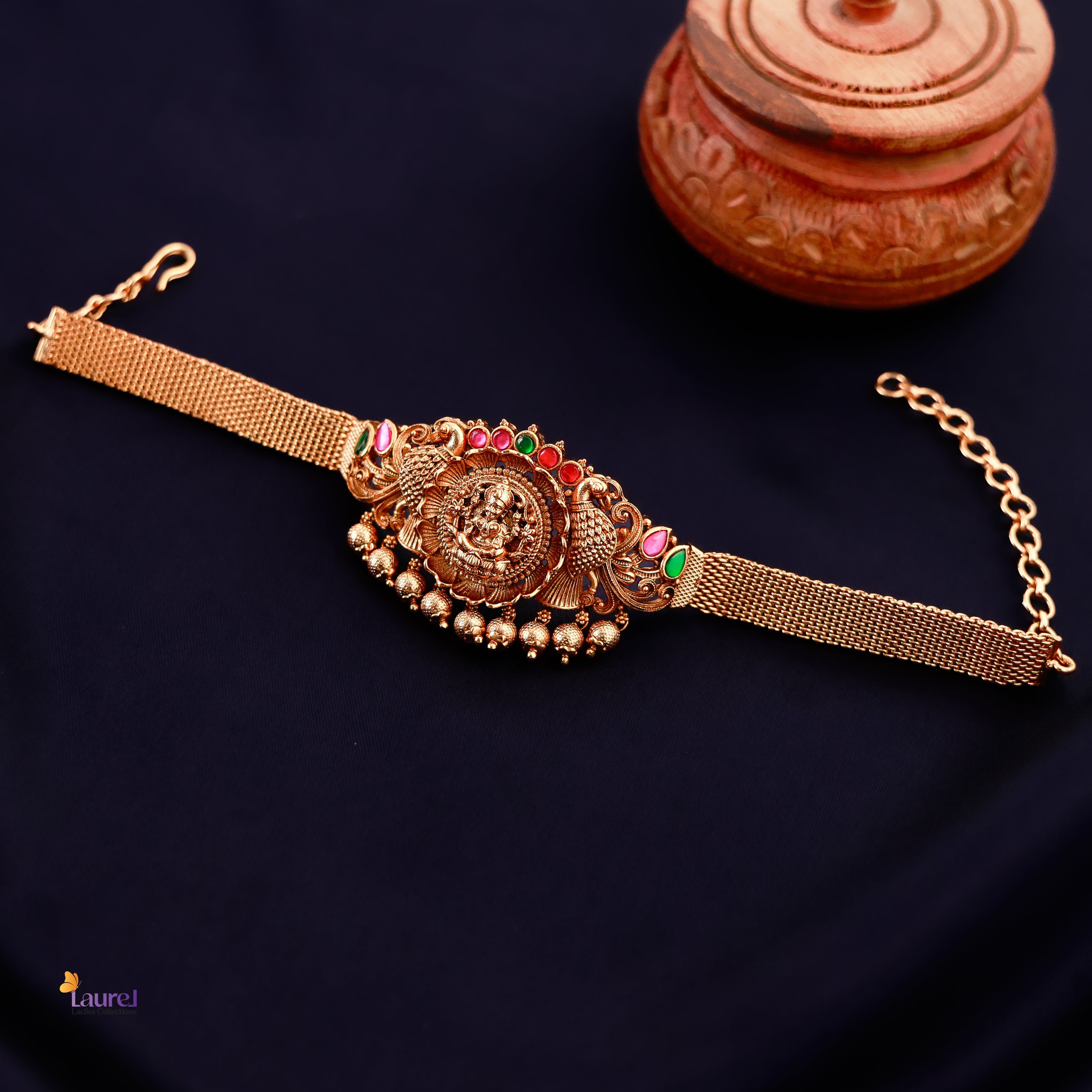 Golden Pearl Devi Kemp Stone Armlet