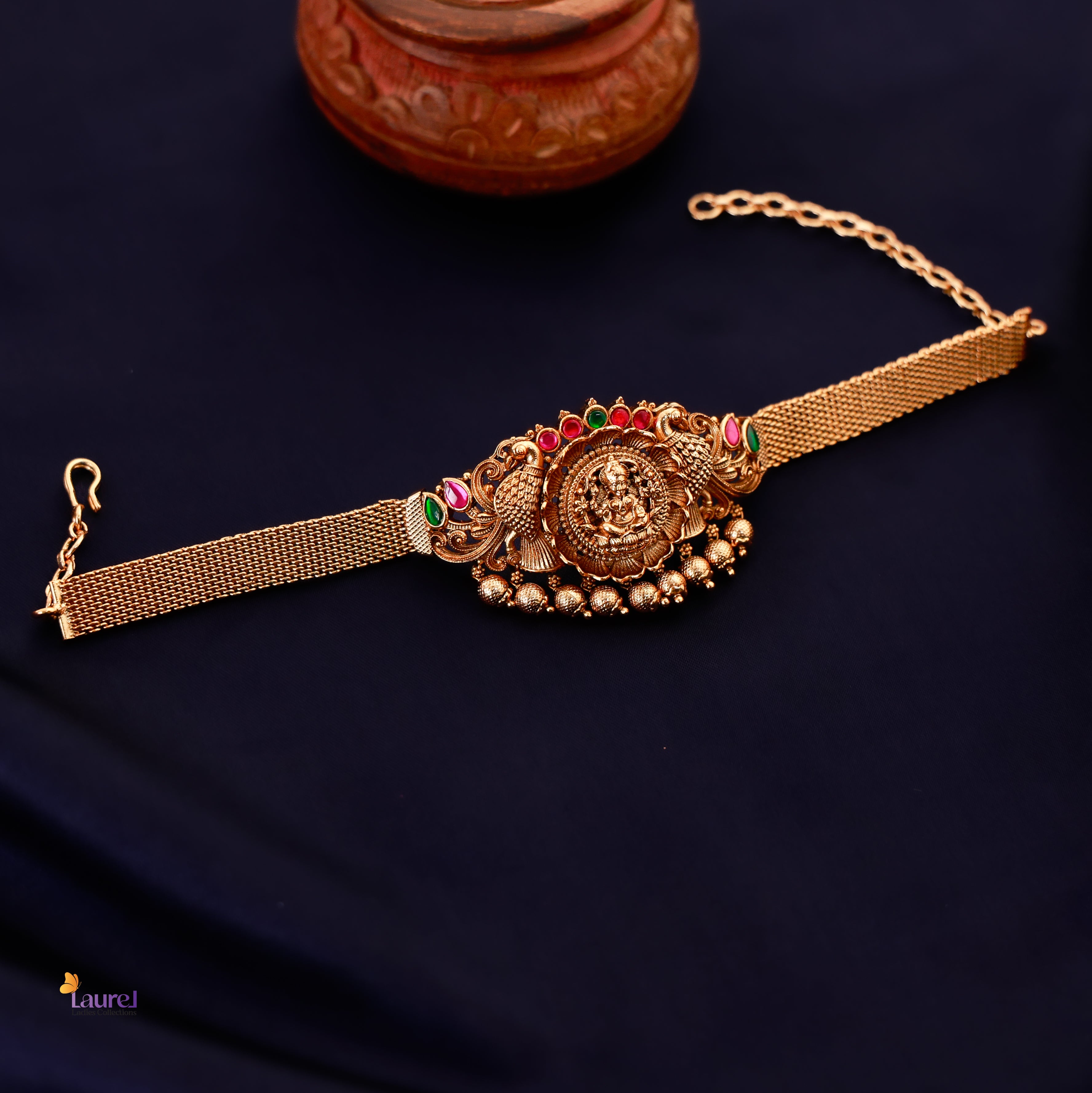 Golden Pearl Devi Kemp Stone Armlet