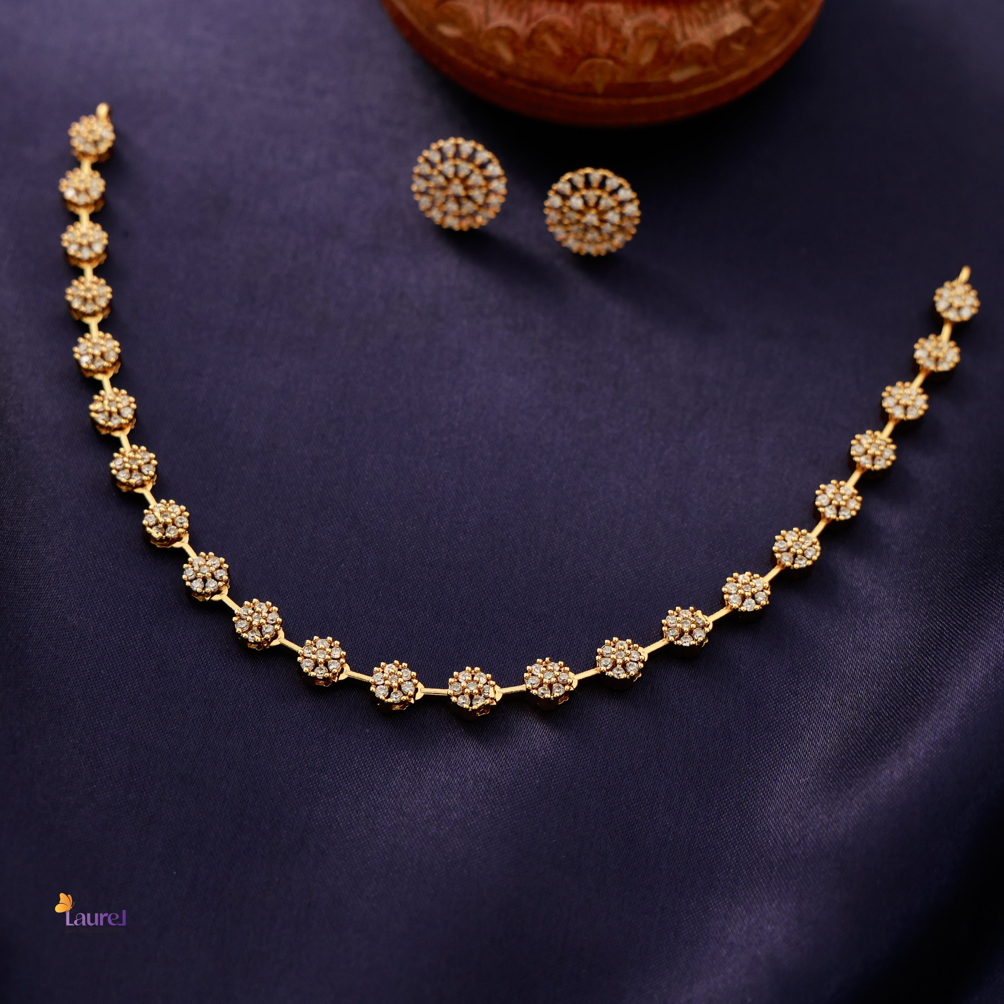 Floral Sparky Short Neckpiece with Stud