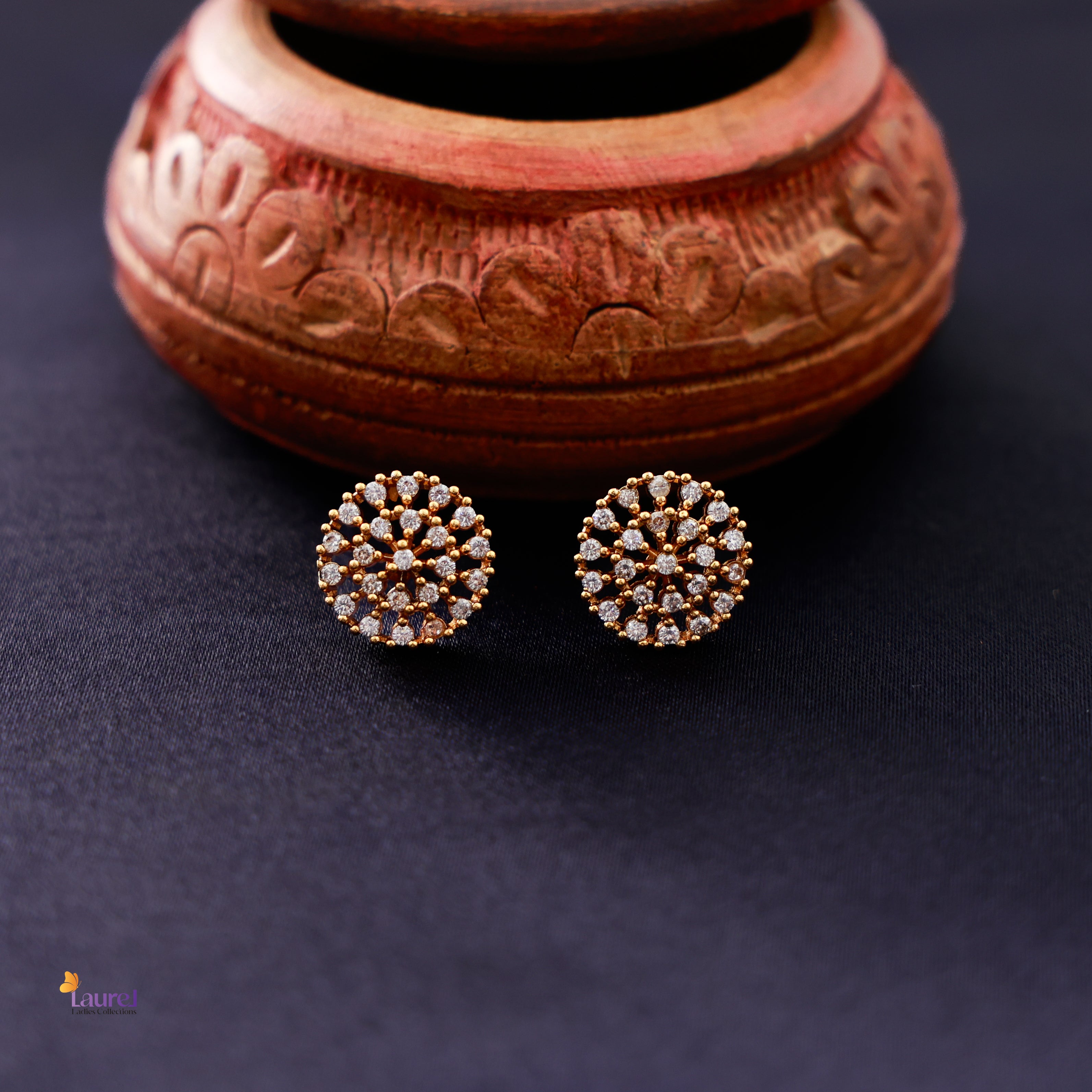 Floral Sparky Short Neckpiece with Stud