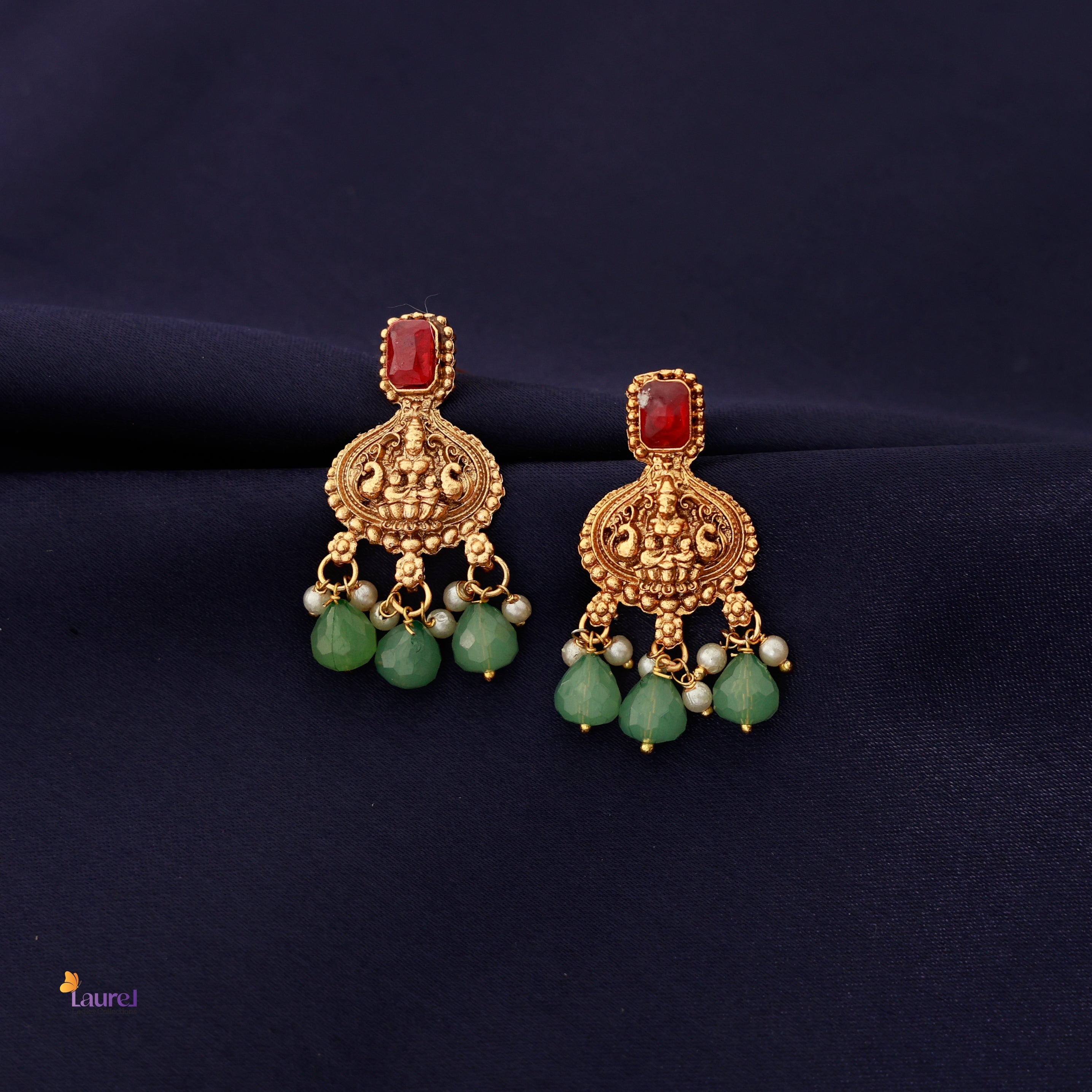 Maha Lakshmi Cluster Pearl Neckpiece with Earring