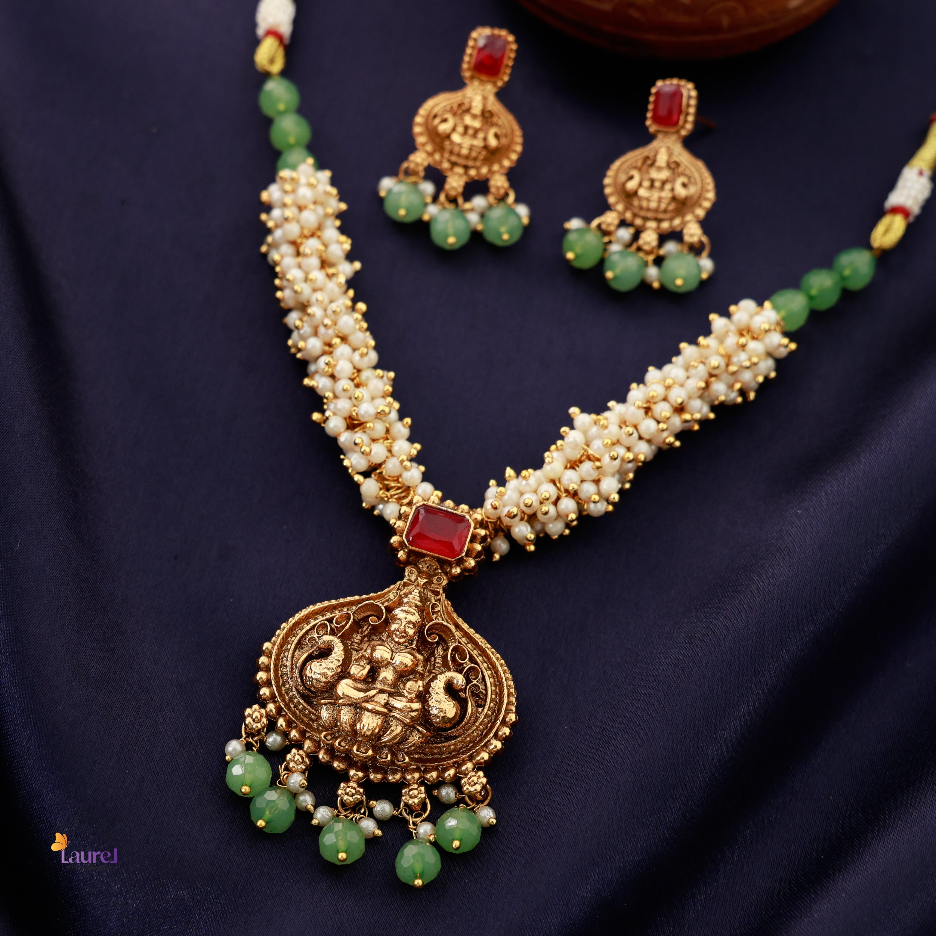 Maha Lakshmi Cluster Pearl Neckpiece with Earring