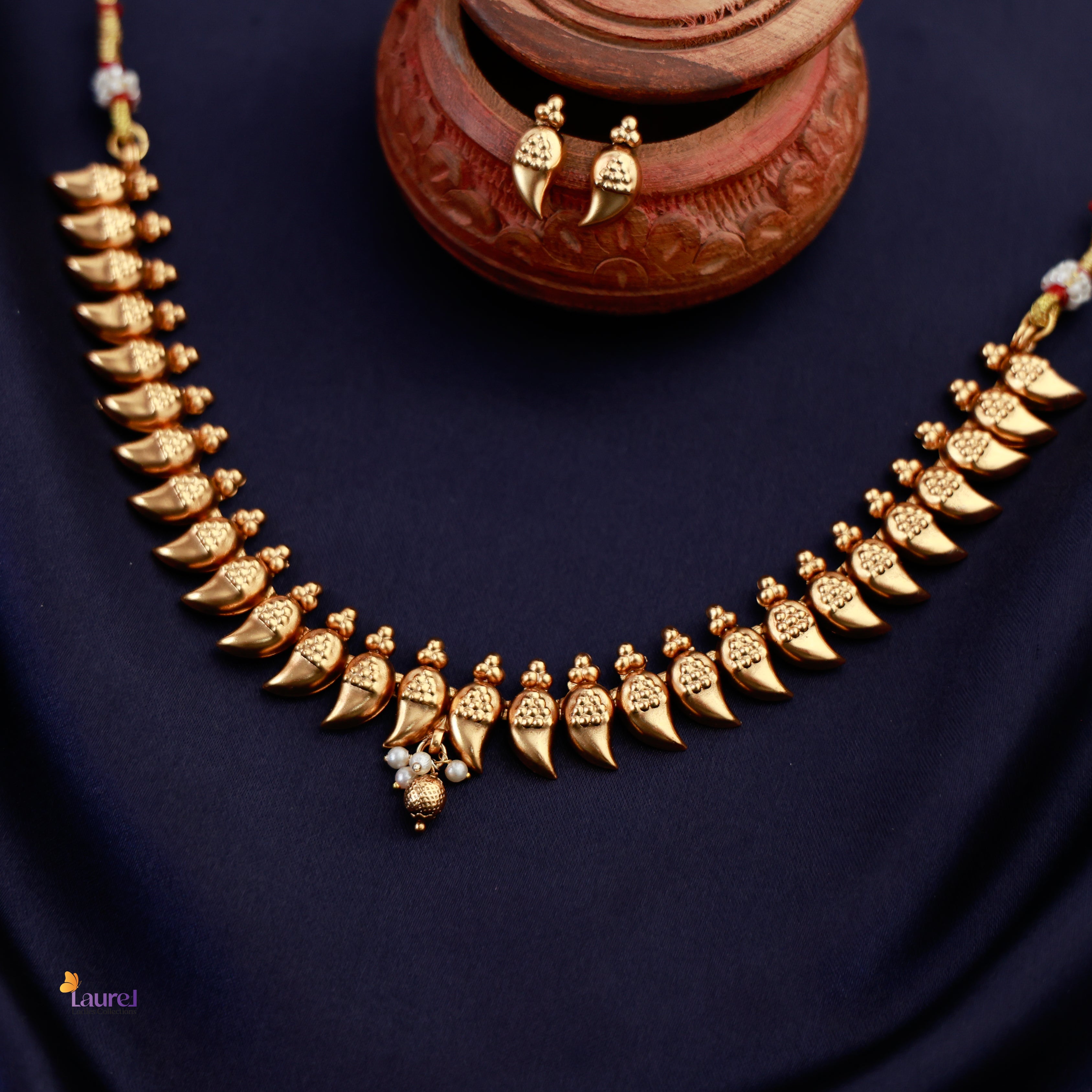 Golden Pearl Maanga Short Neckpiece with Earring