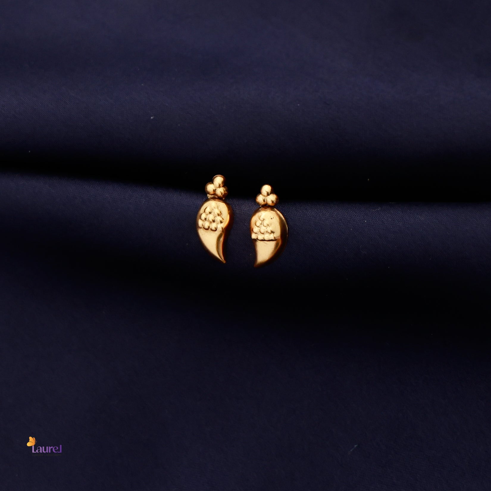 Antique gold mango motif necklace with elegant pearl detailing