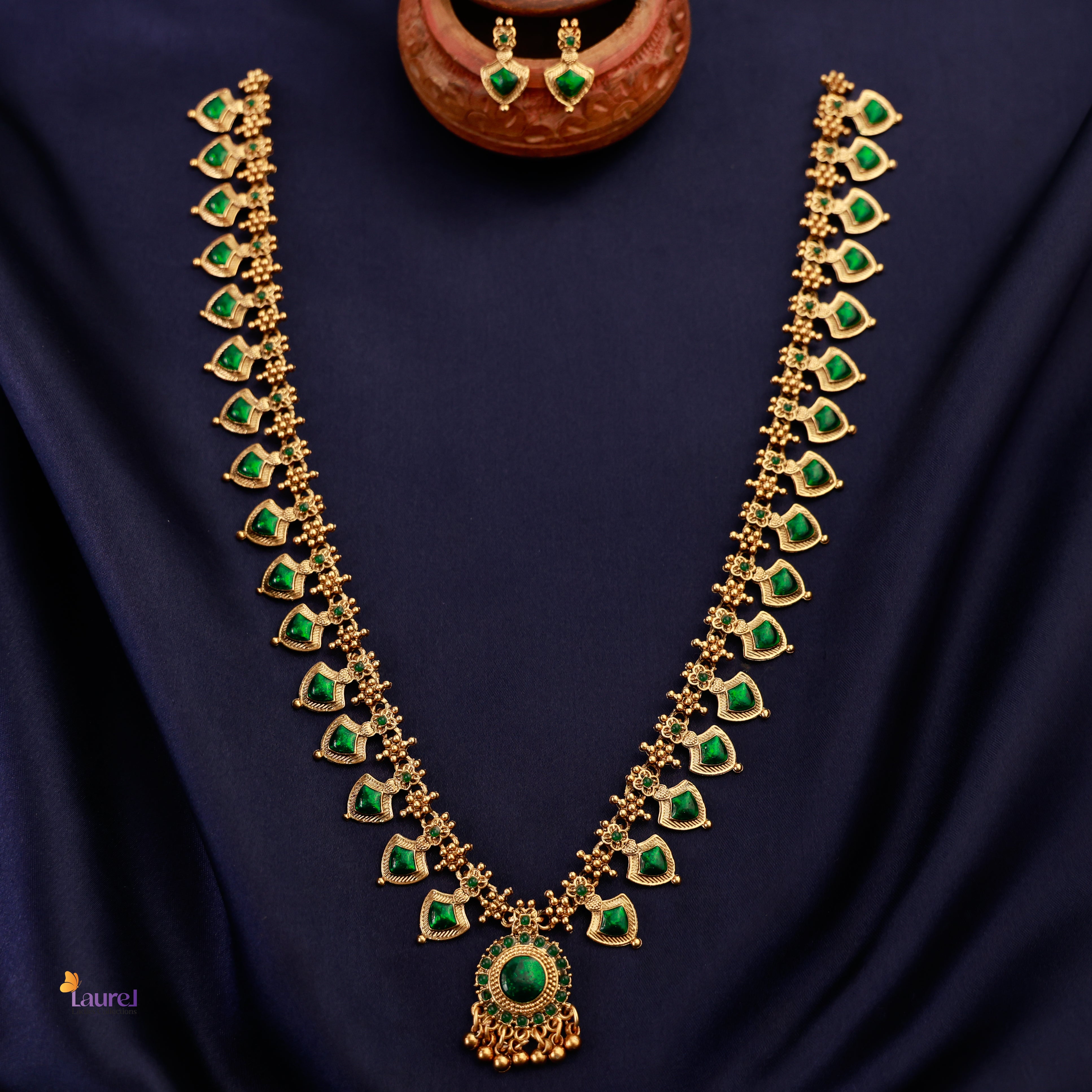 Golden Pearls Long Neckpiece with Earrings