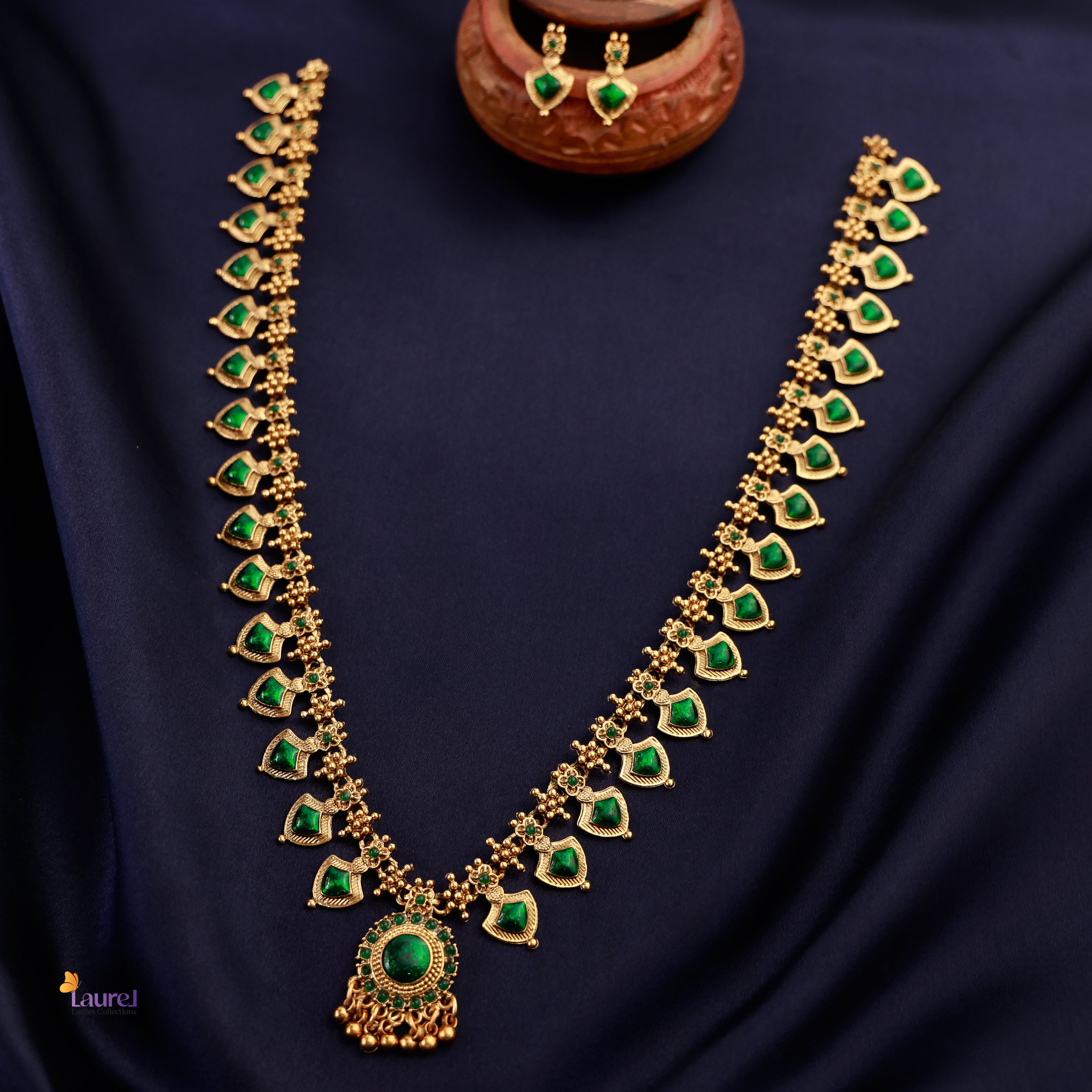 Golden Pearls Long Neckpiece with Earrings