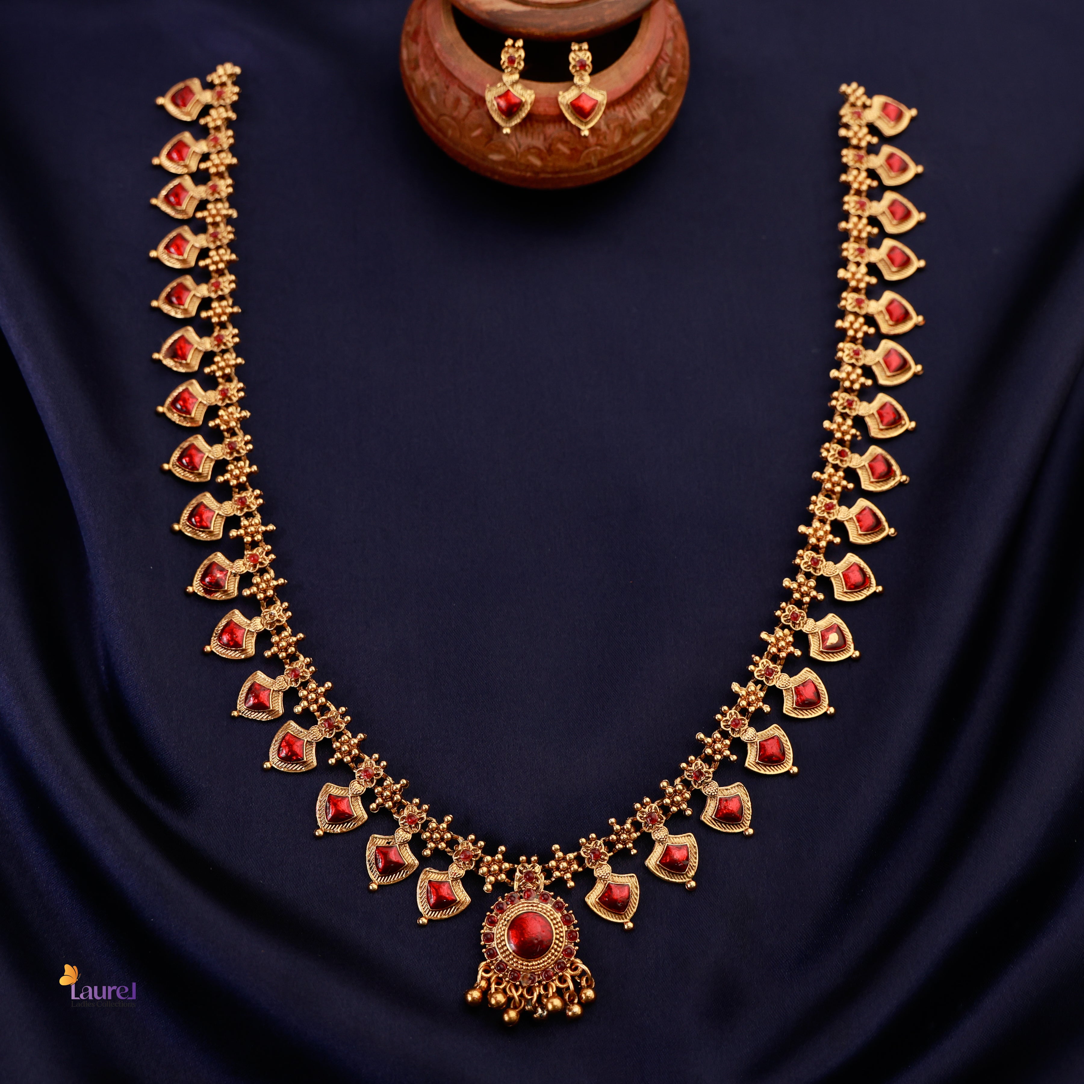 Golden Pearls Long Neckpiece with Earrings