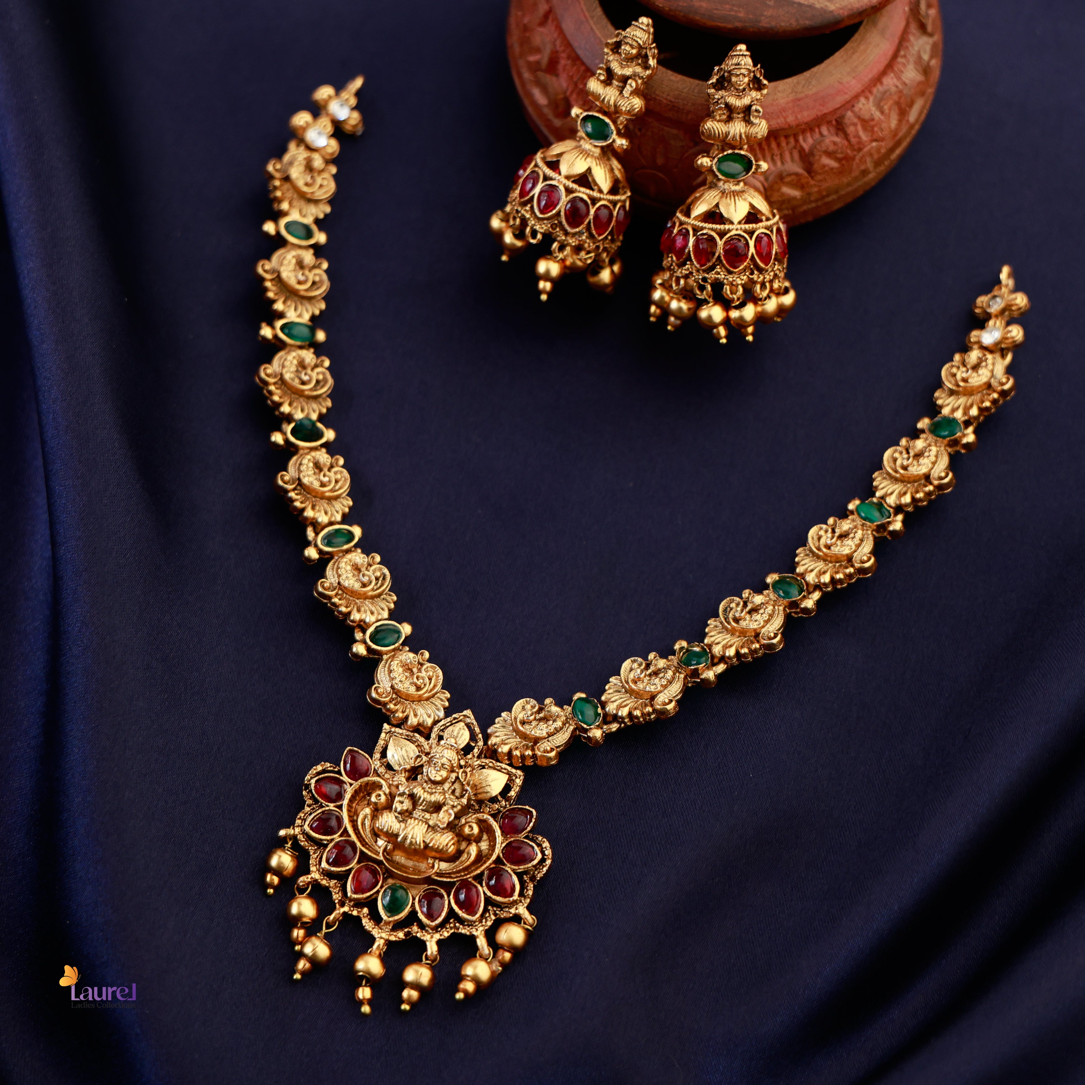 Devi Pearl Pendant Neckpiece with Earring