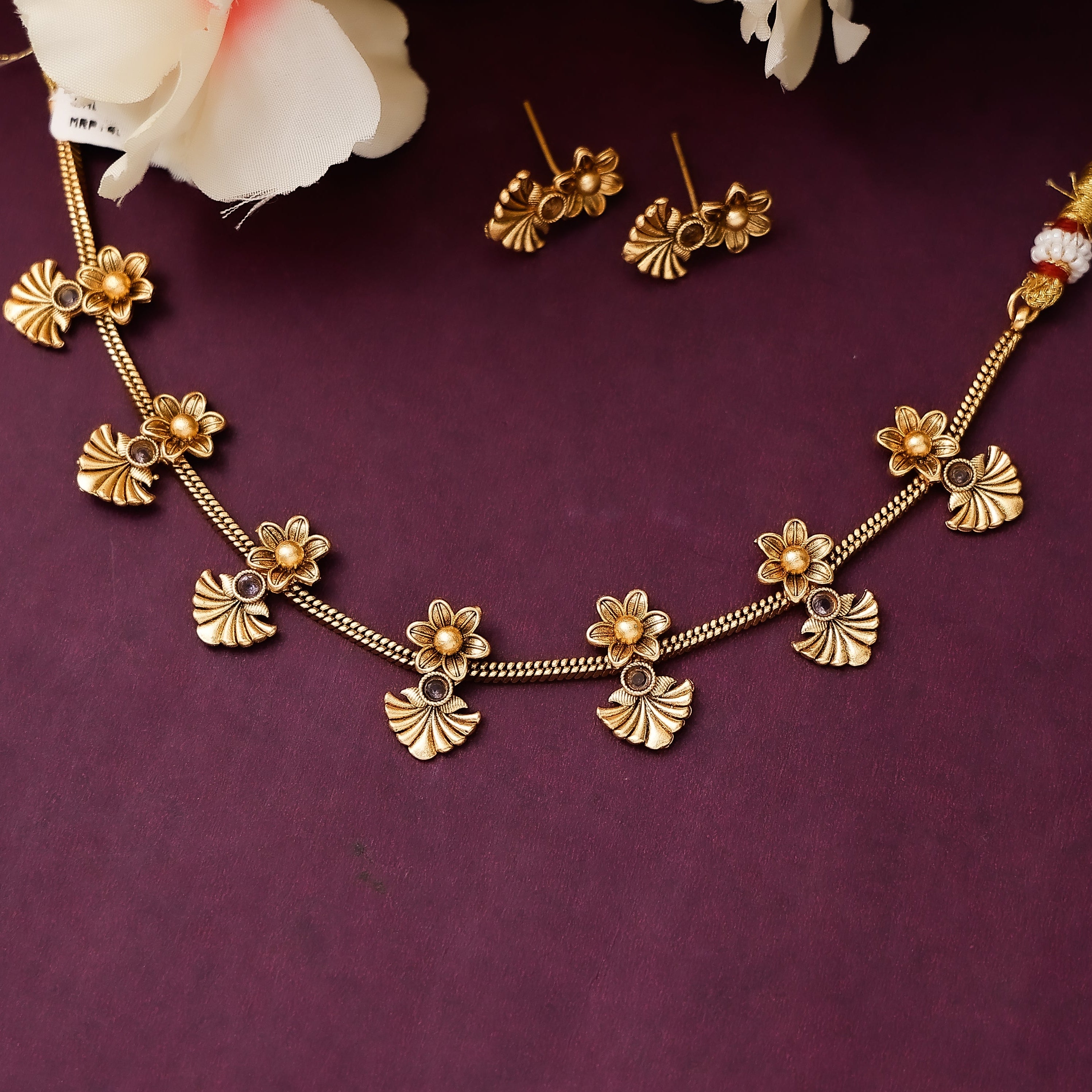 Floral Minimal Necklace Set With Earrings