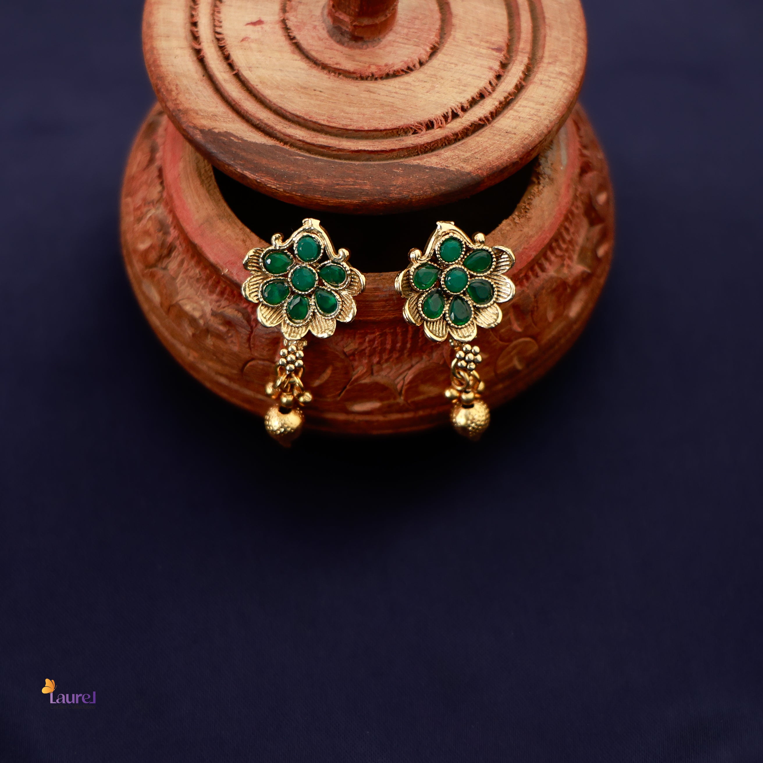 Flower Pendant Green Neckpiece with Earring