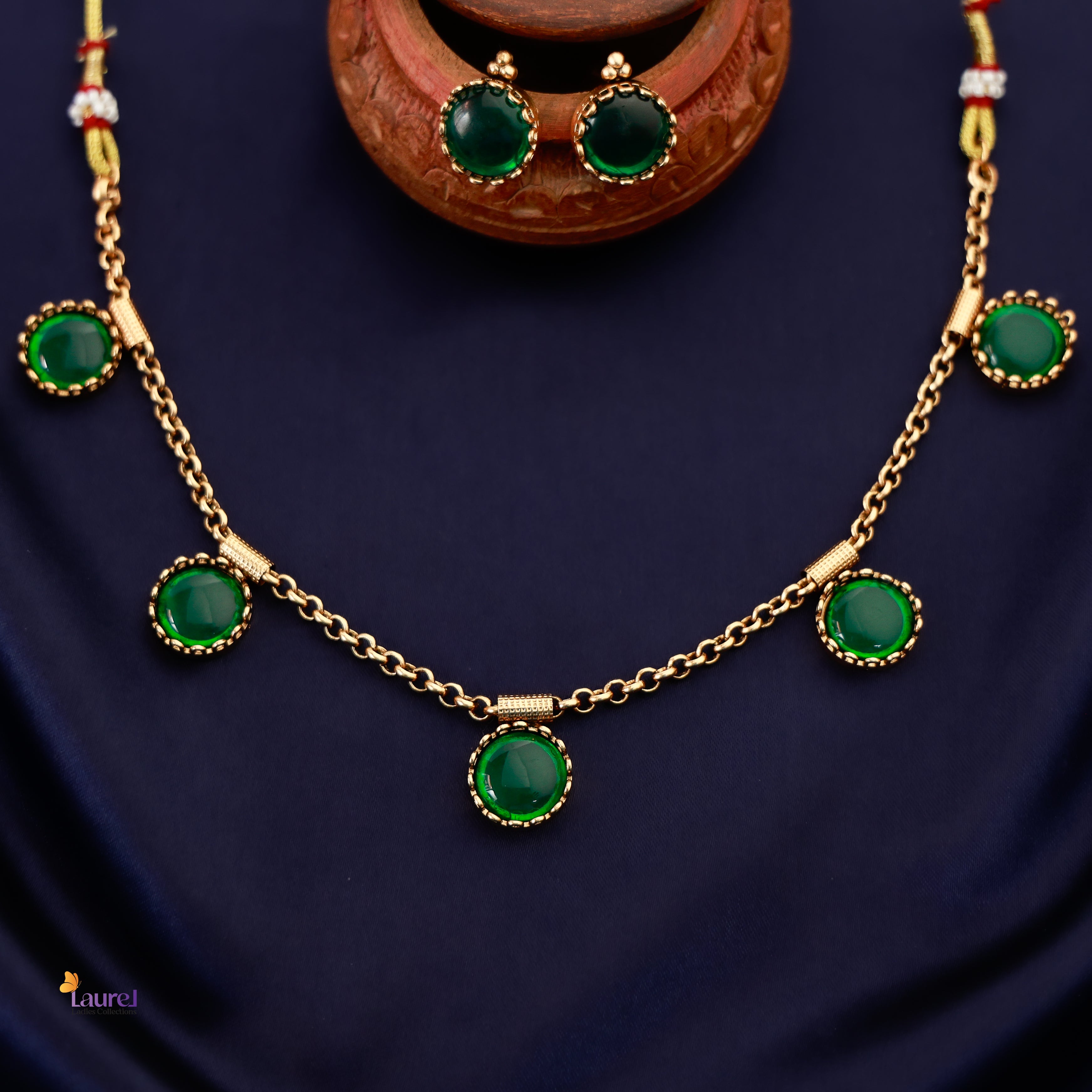 Chain Round Pendant Necklace with Earring