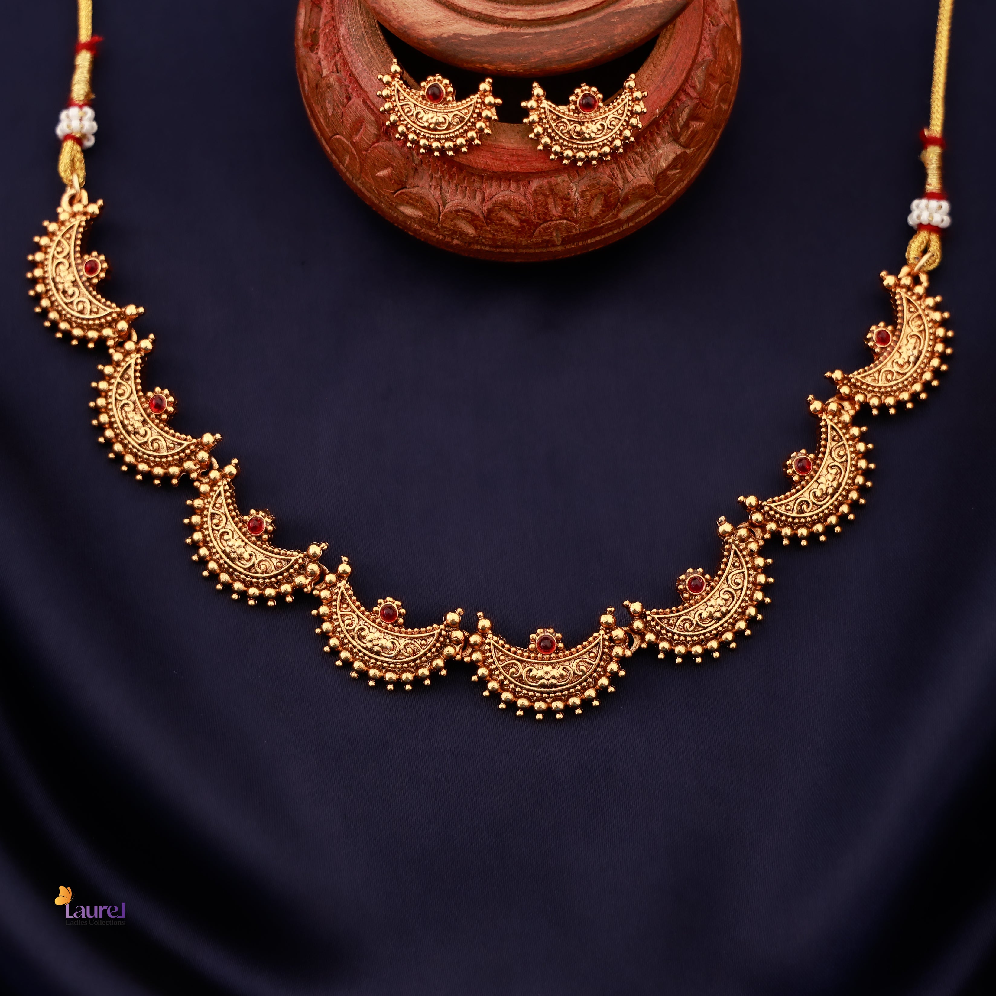 Tamani Gold Short Neckpiece with Earring