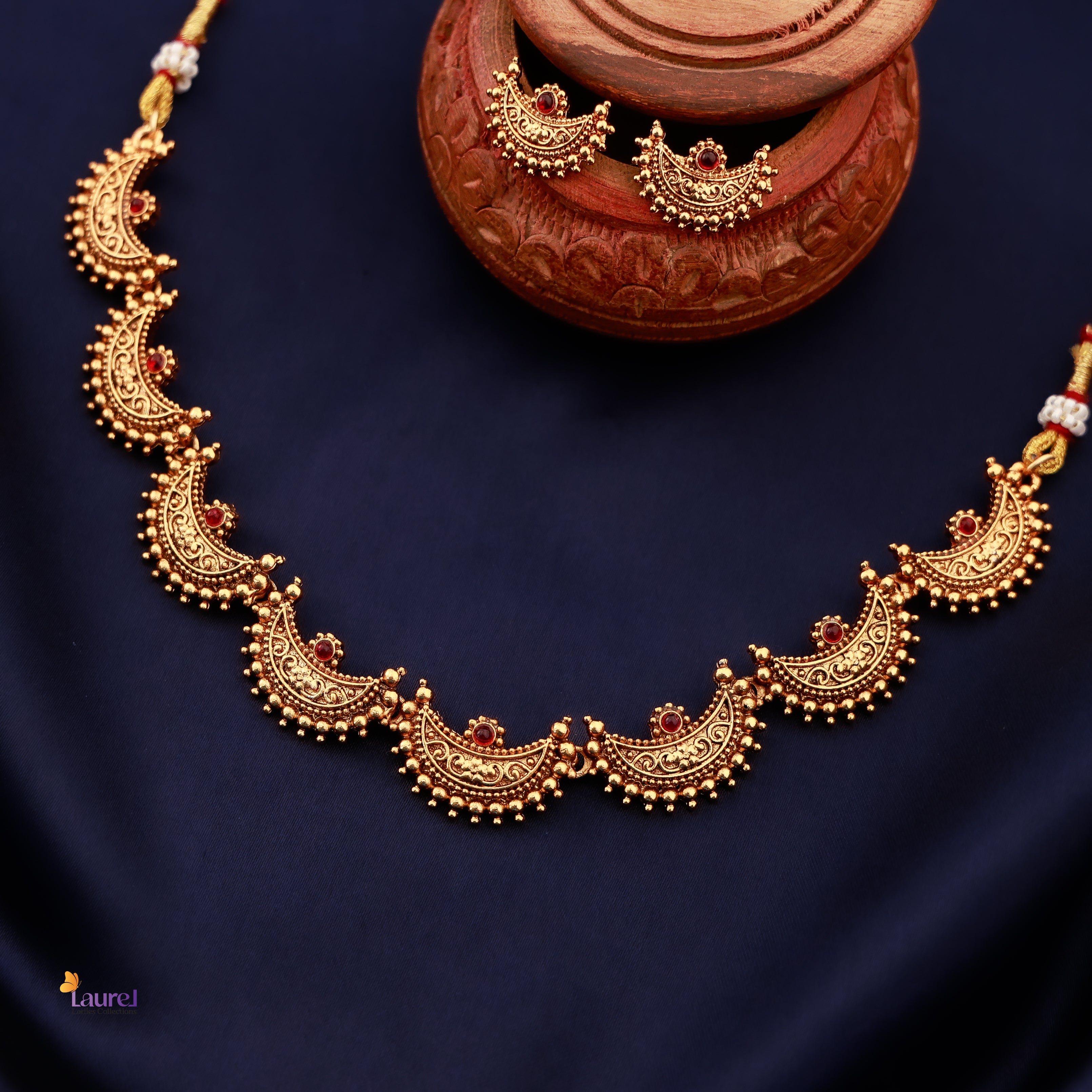 Tamani Gold Short Neckpiece with Earring