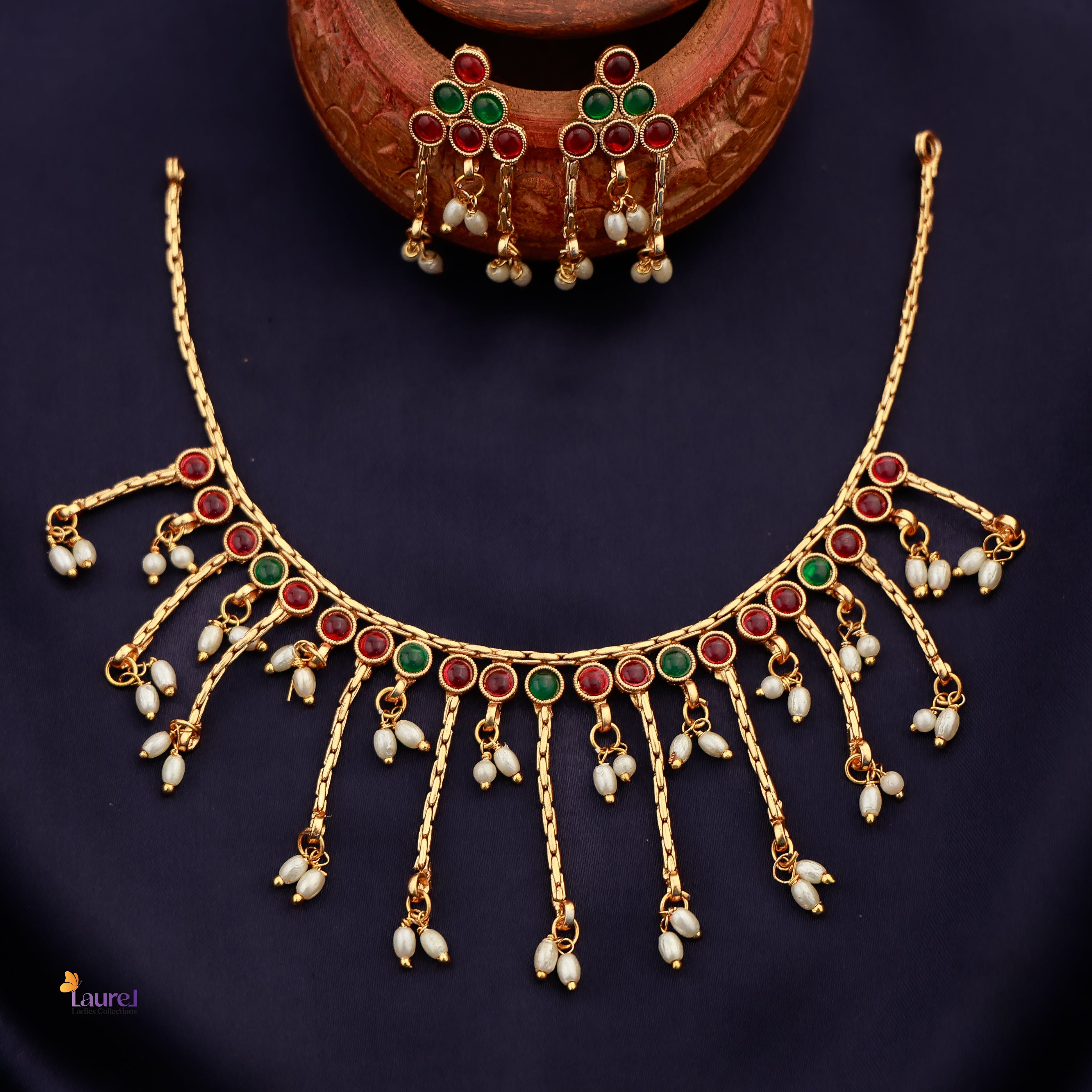 Vanki Pearl Short Neckpiece with Earring