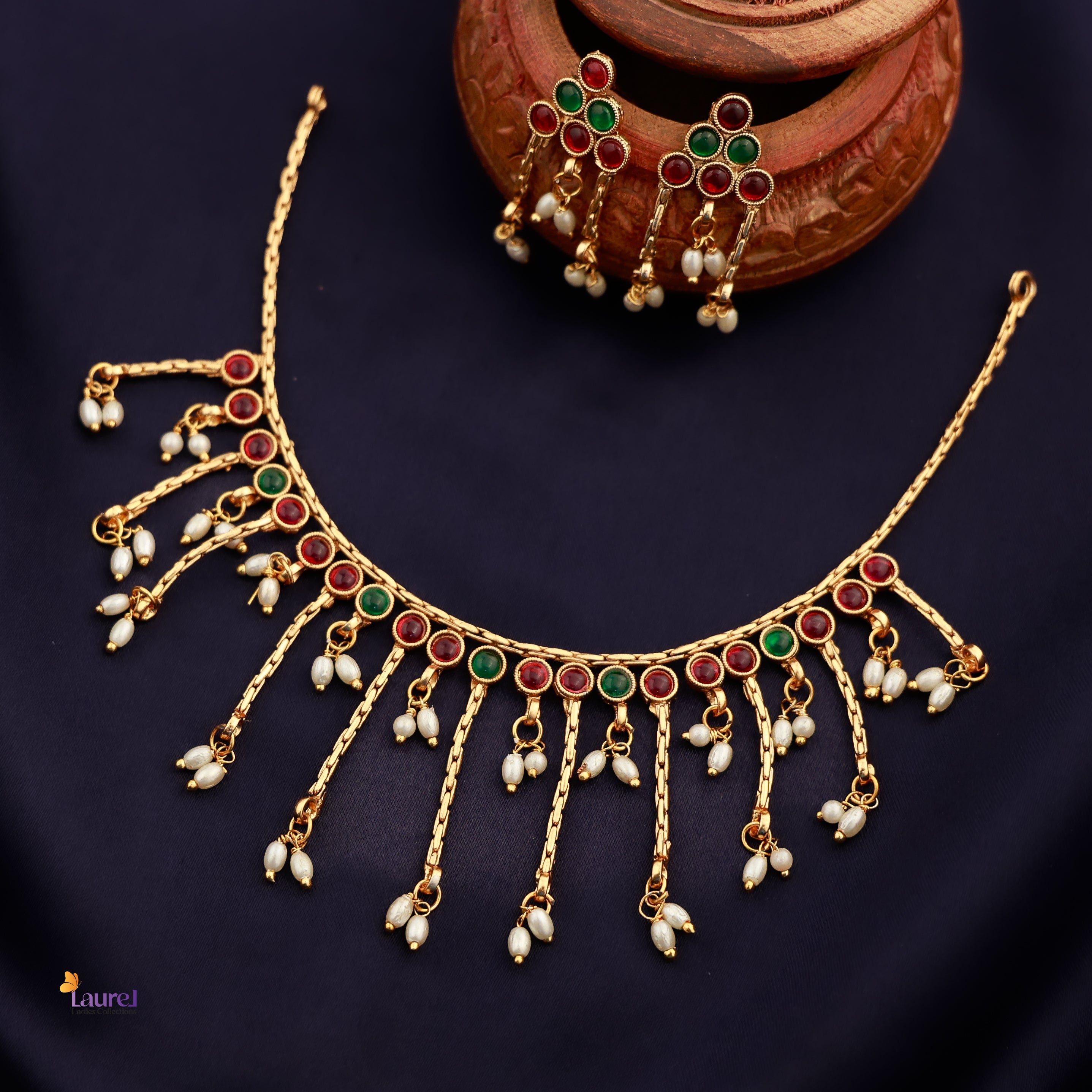 Vanki Pearl Short Neckpiece with Earring