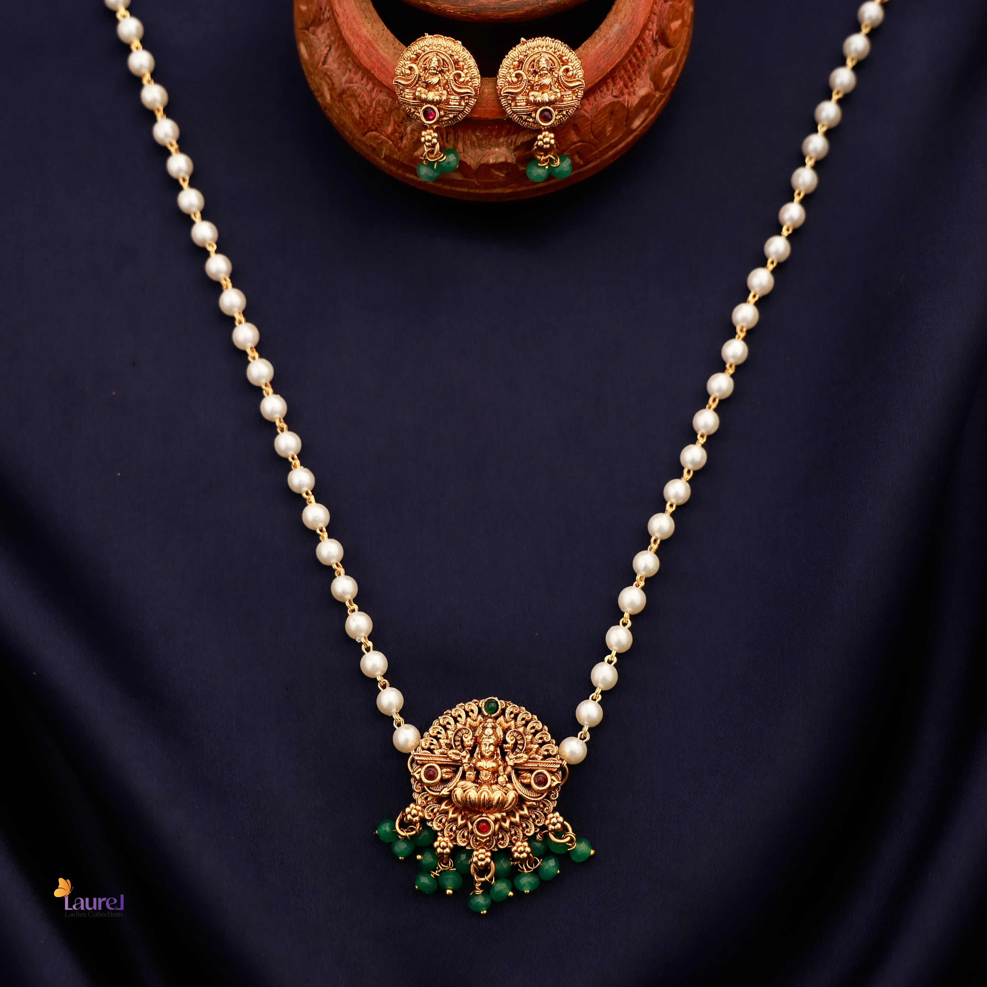 Pearl Beaded Devi Choker with Earring