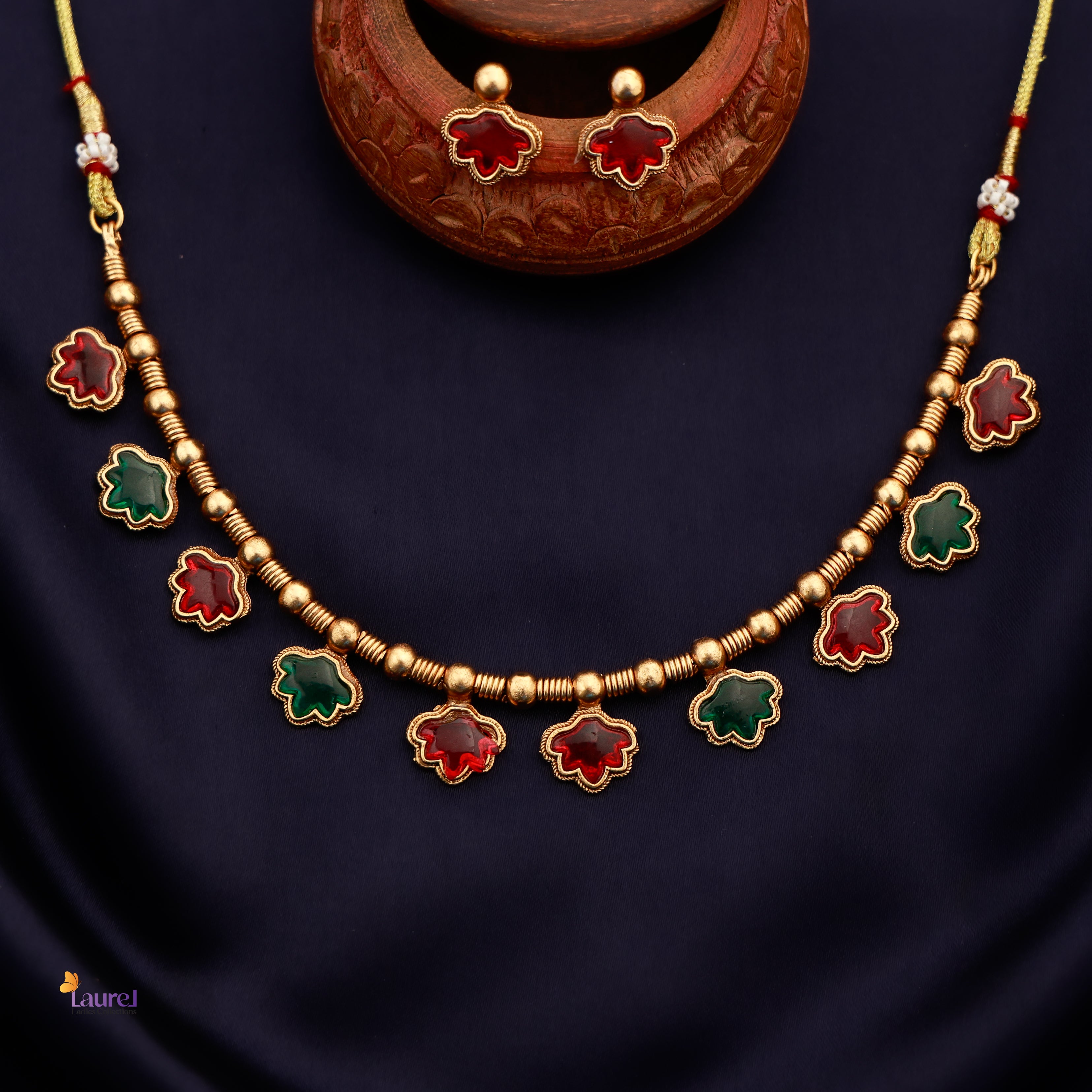 Nava Pushpa Neckpiece with Earring