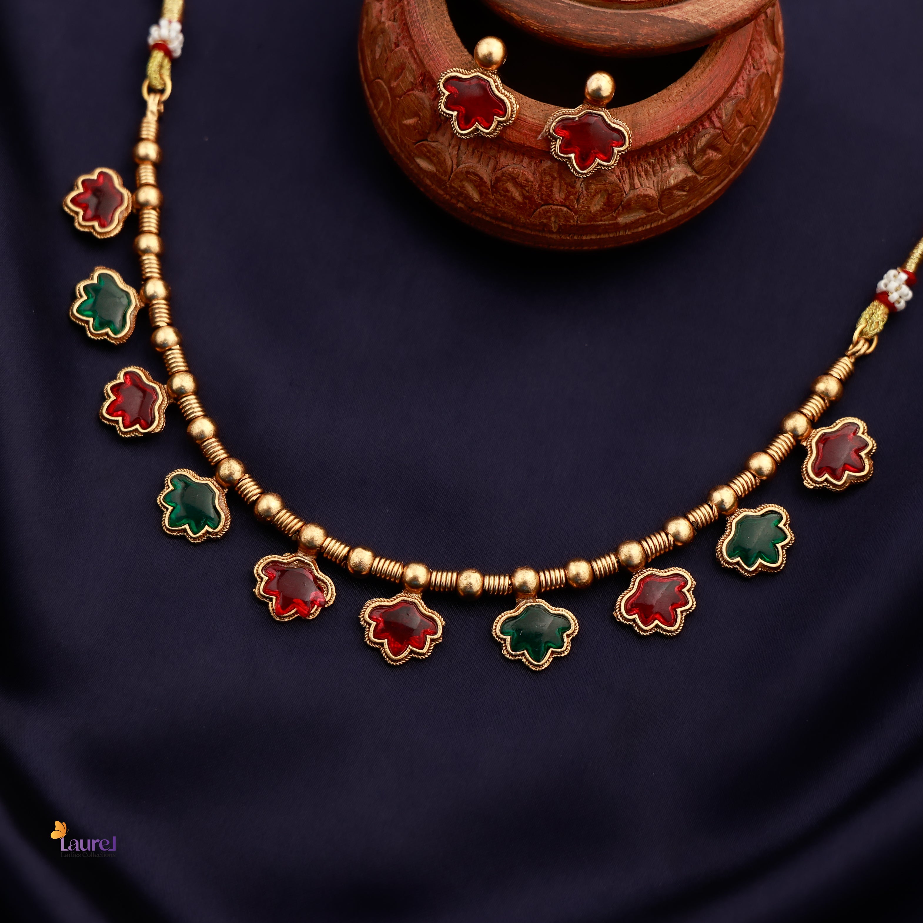 Nava Pushpa Neckpiece with Earring