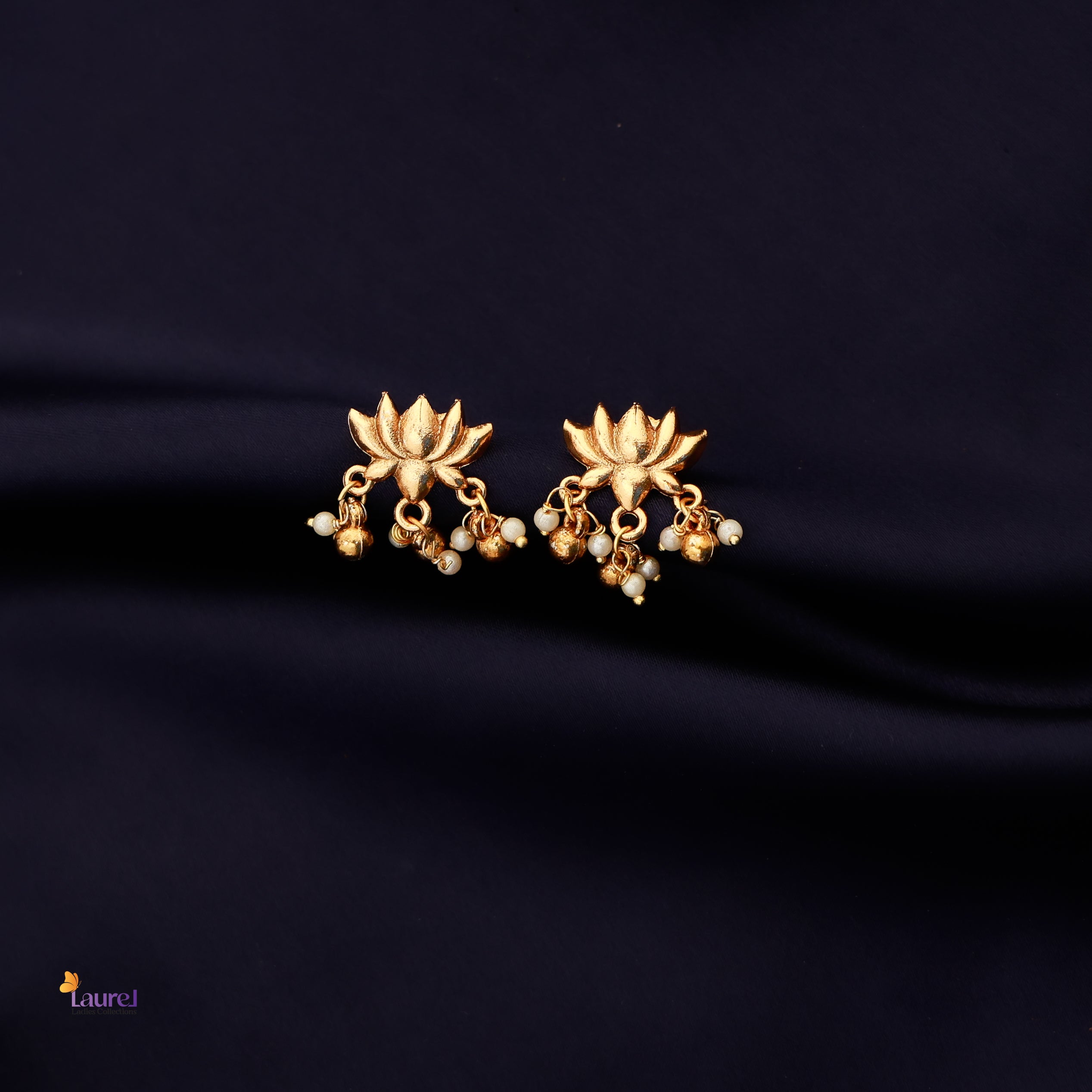 Traditional lotus pearl necklace set for women