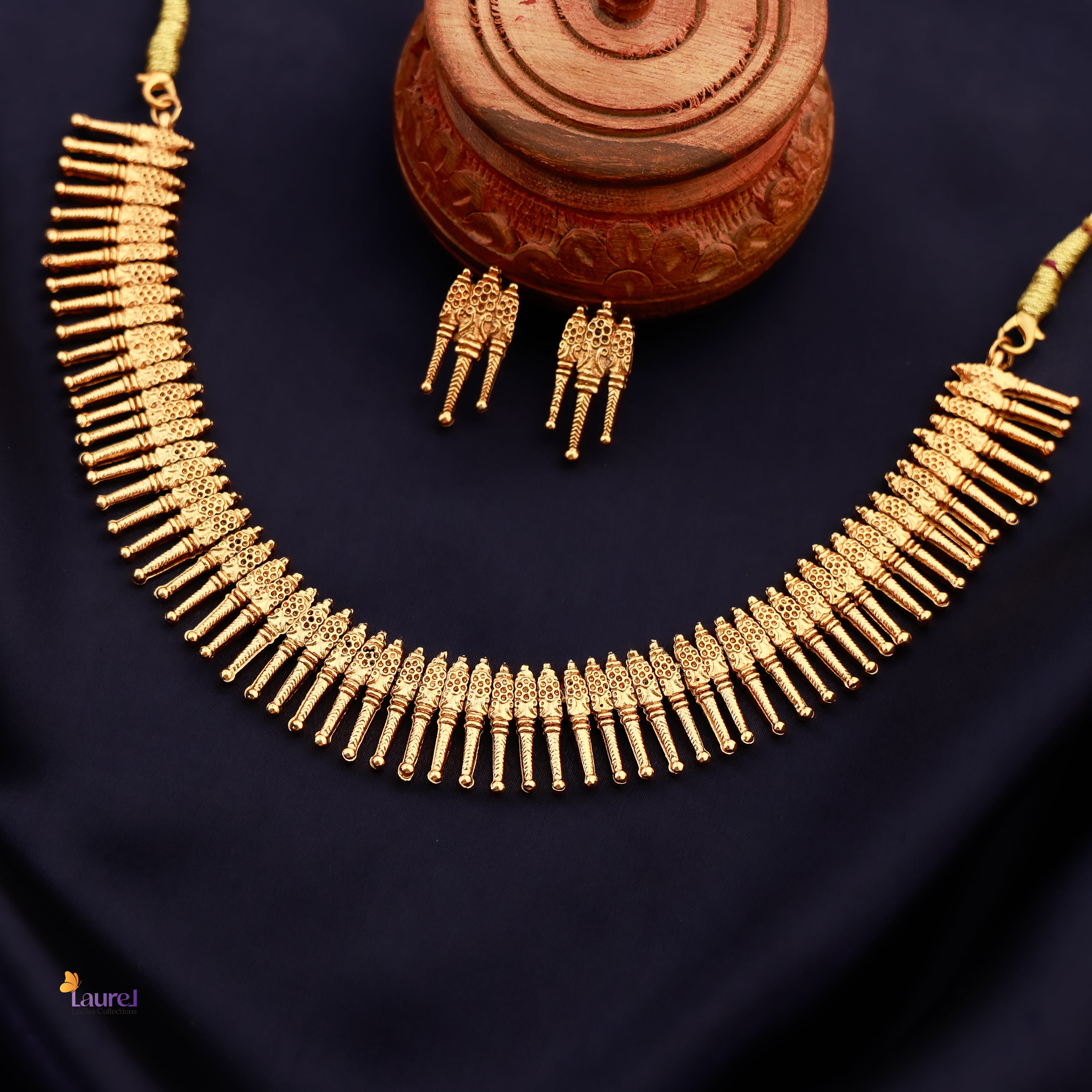 Tharangini Neckpiece with Earring