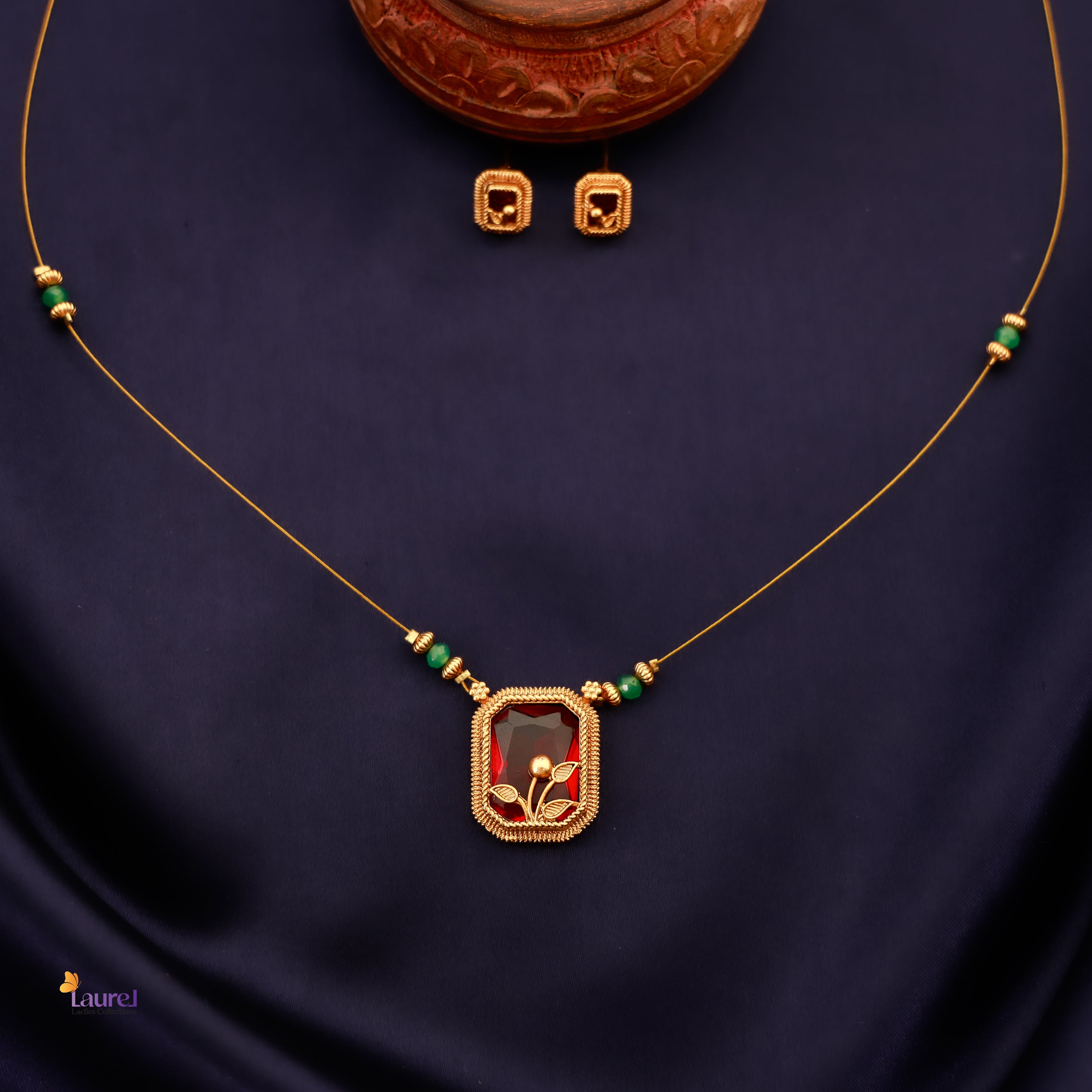 Pavizha Mani Neckpiece with Earring