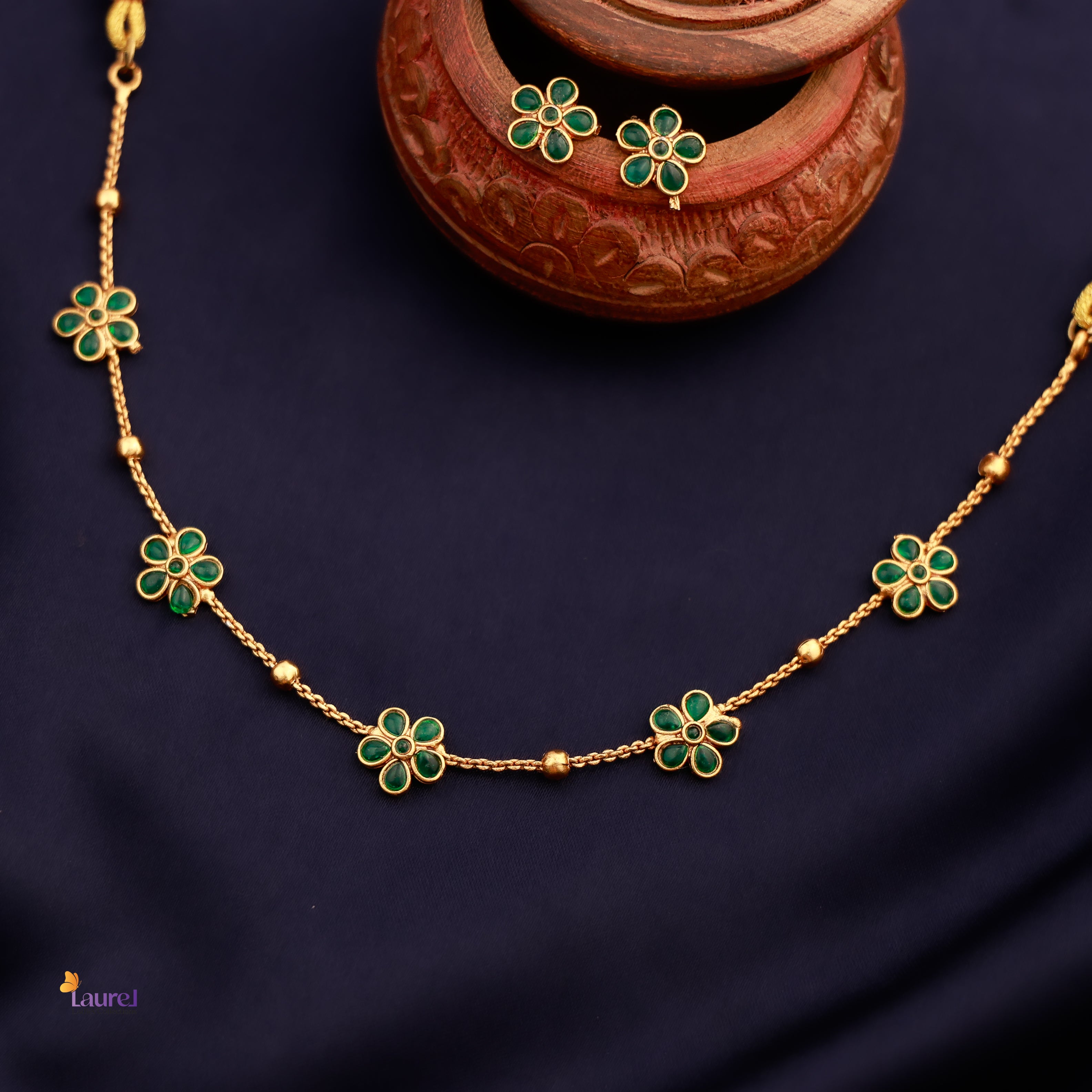 Pushpa 5 Pendant Choker with Earring