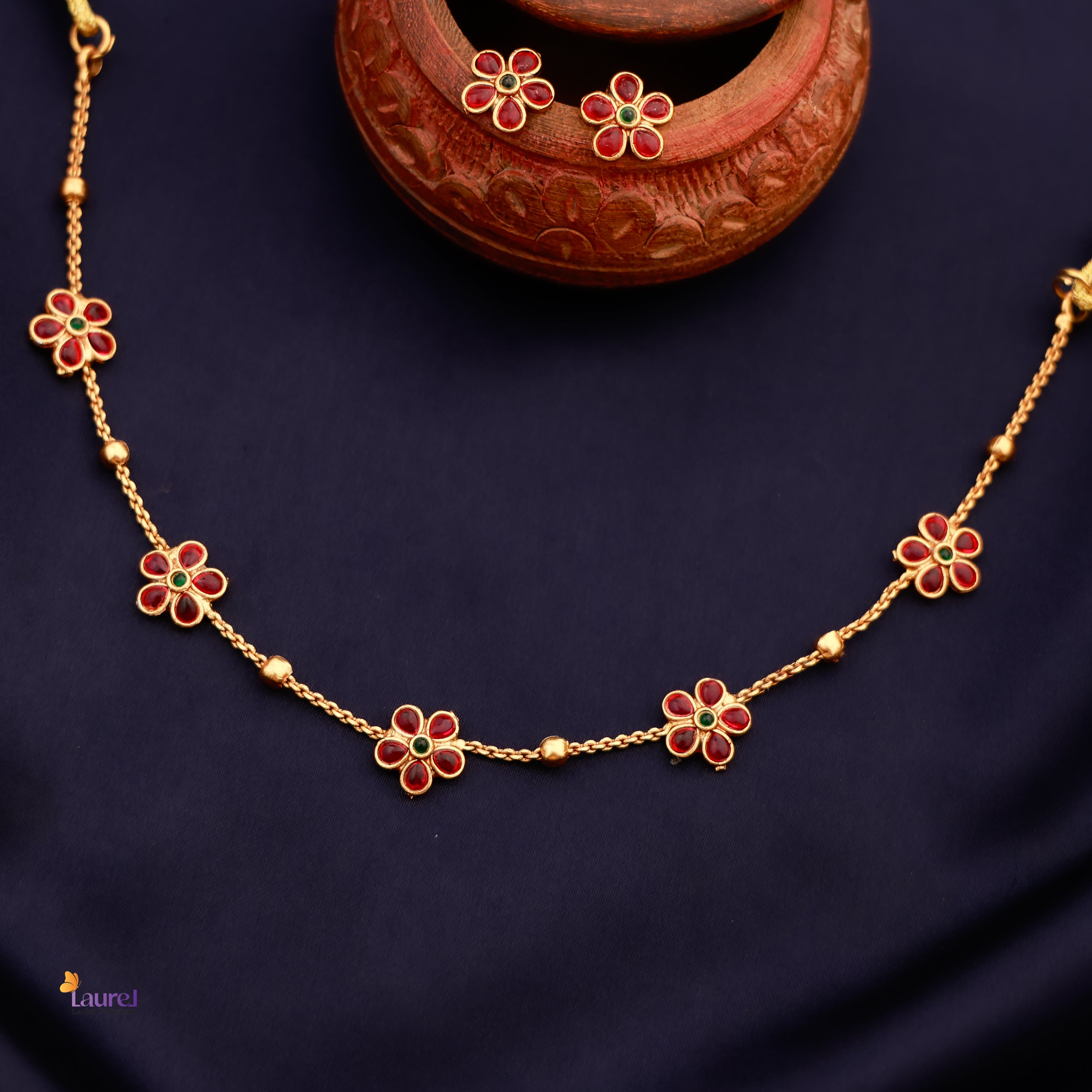 Pushpa 5 Pendant Choker with Earring