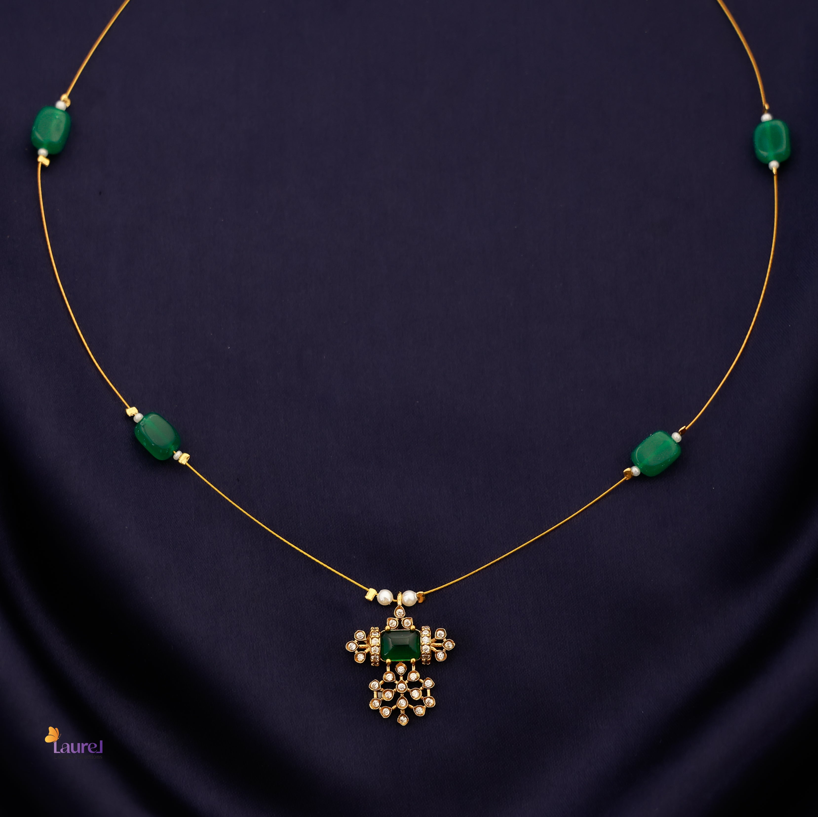 Majesty Bloom Invisible Neckpiece