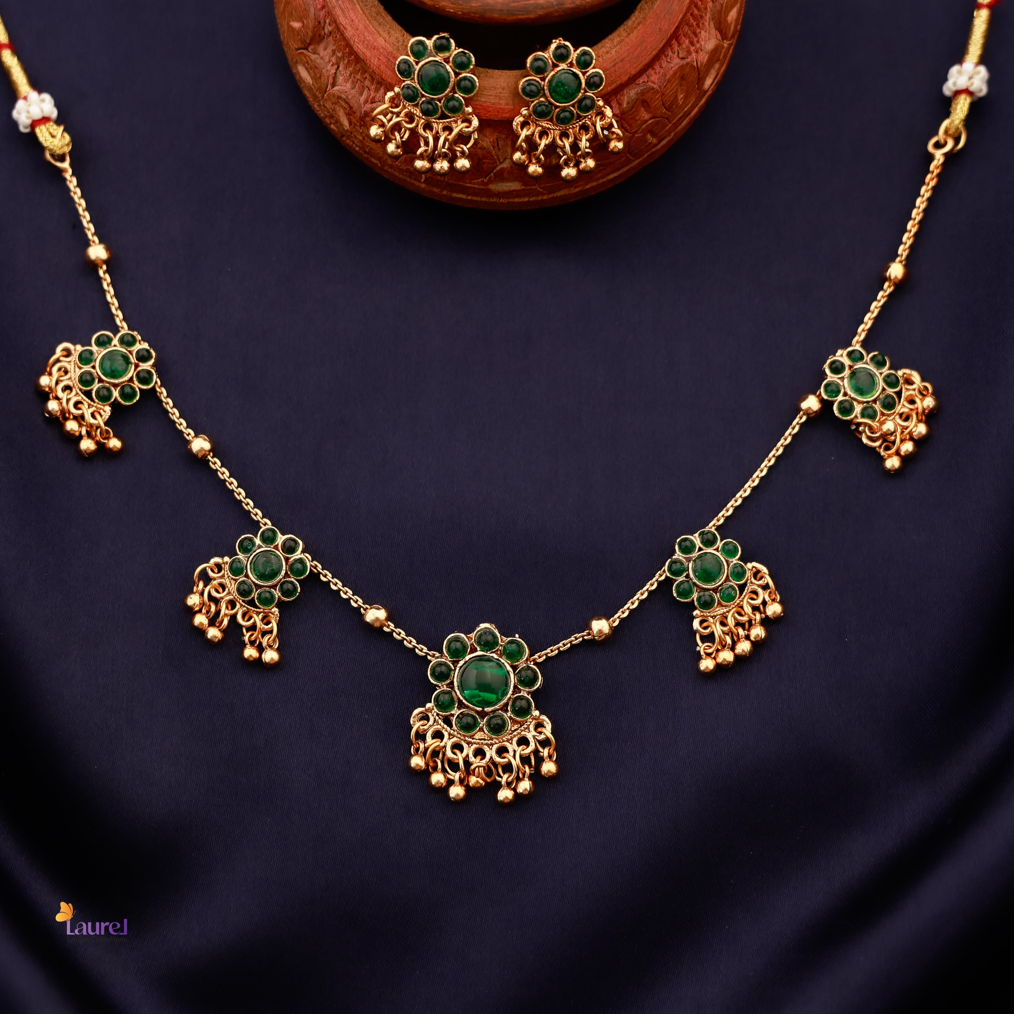 Bridal pearl short neckpiece and earring set