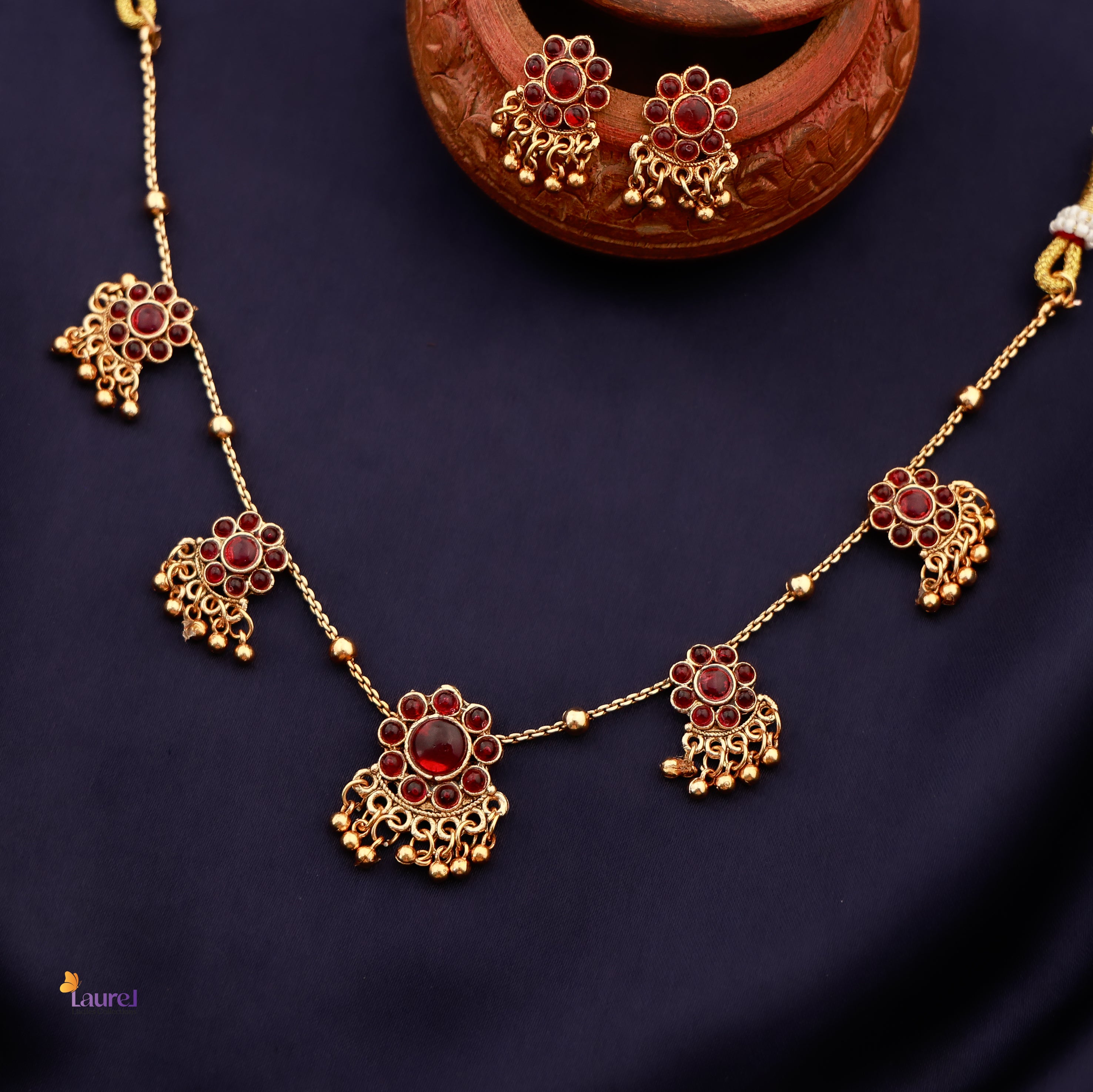 Golden Pearl Flower Short Neckpiece with Earring