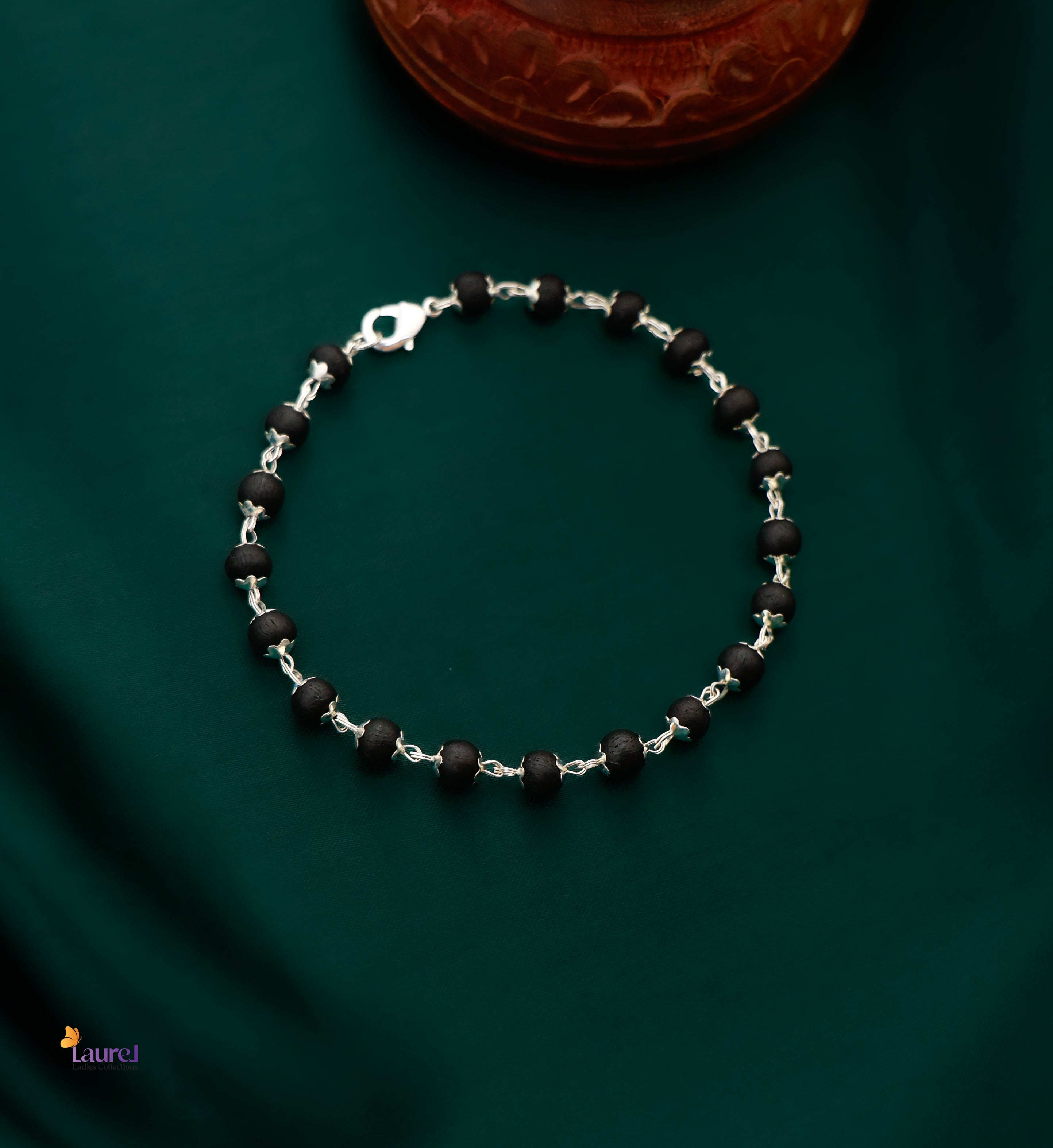 Handmade natural Karungali bracelet for spiritual wear