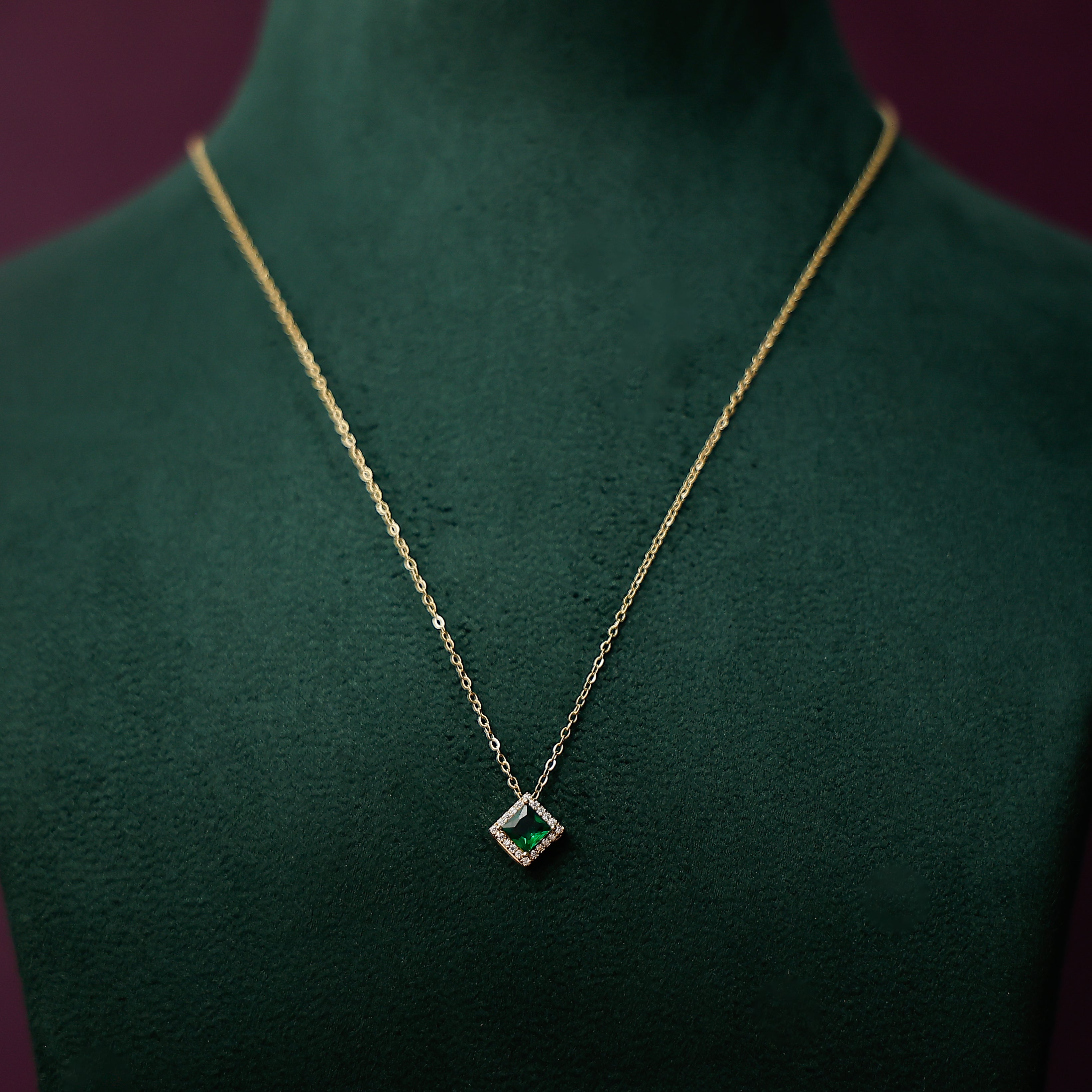 Premium green pendant neckpiece with classic detailing
