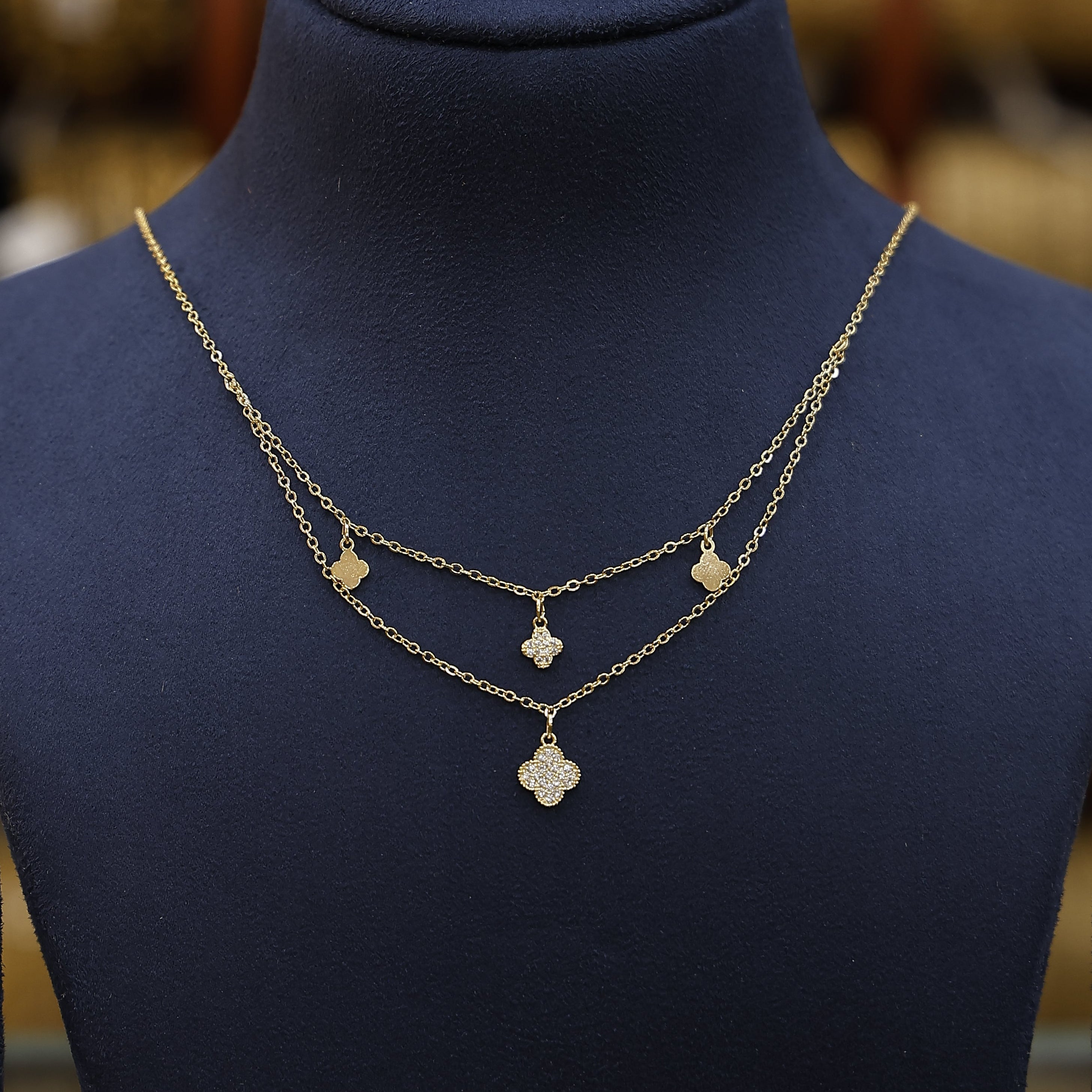 Minimal clover pendant necklace in gold finish