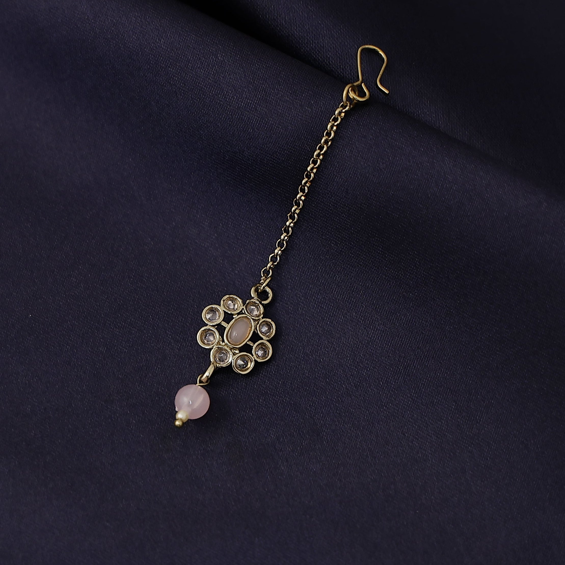 Elegant single pendant floral chutti for saree styling