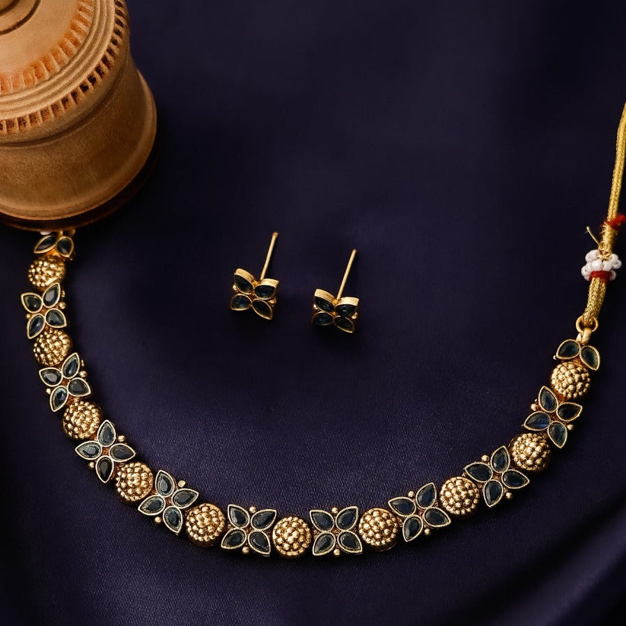 Floral Kundan necklace with matching earrings for women